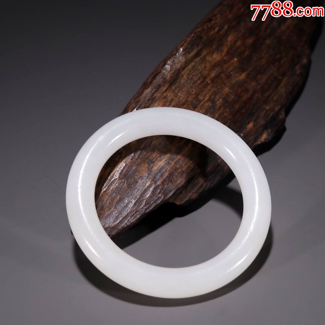 旧藏和田玉籽料圆条手镯