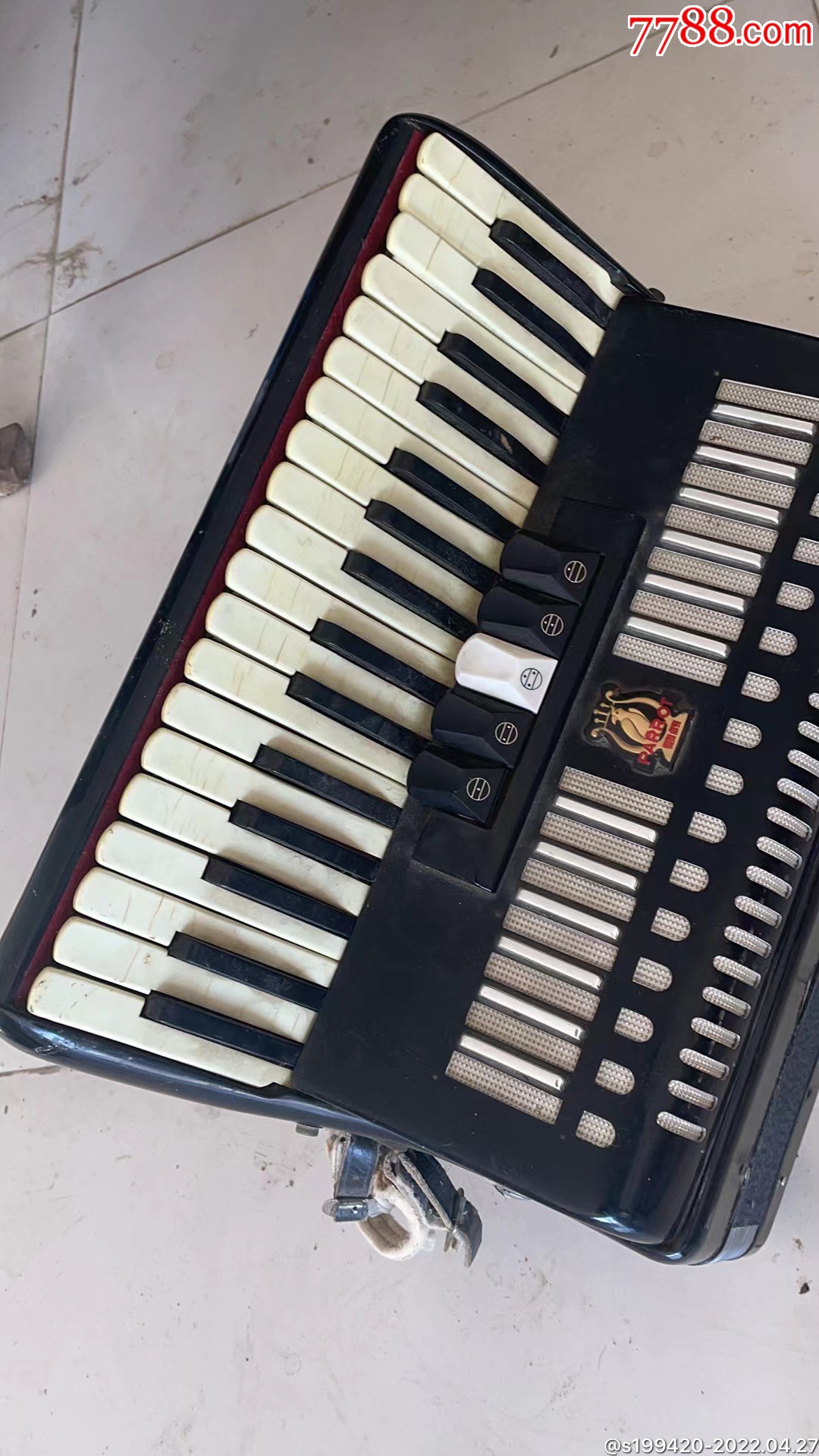 五十年代中国天津鹦鹉牌第一代手风琴保存完好音质纯正正常使用包老