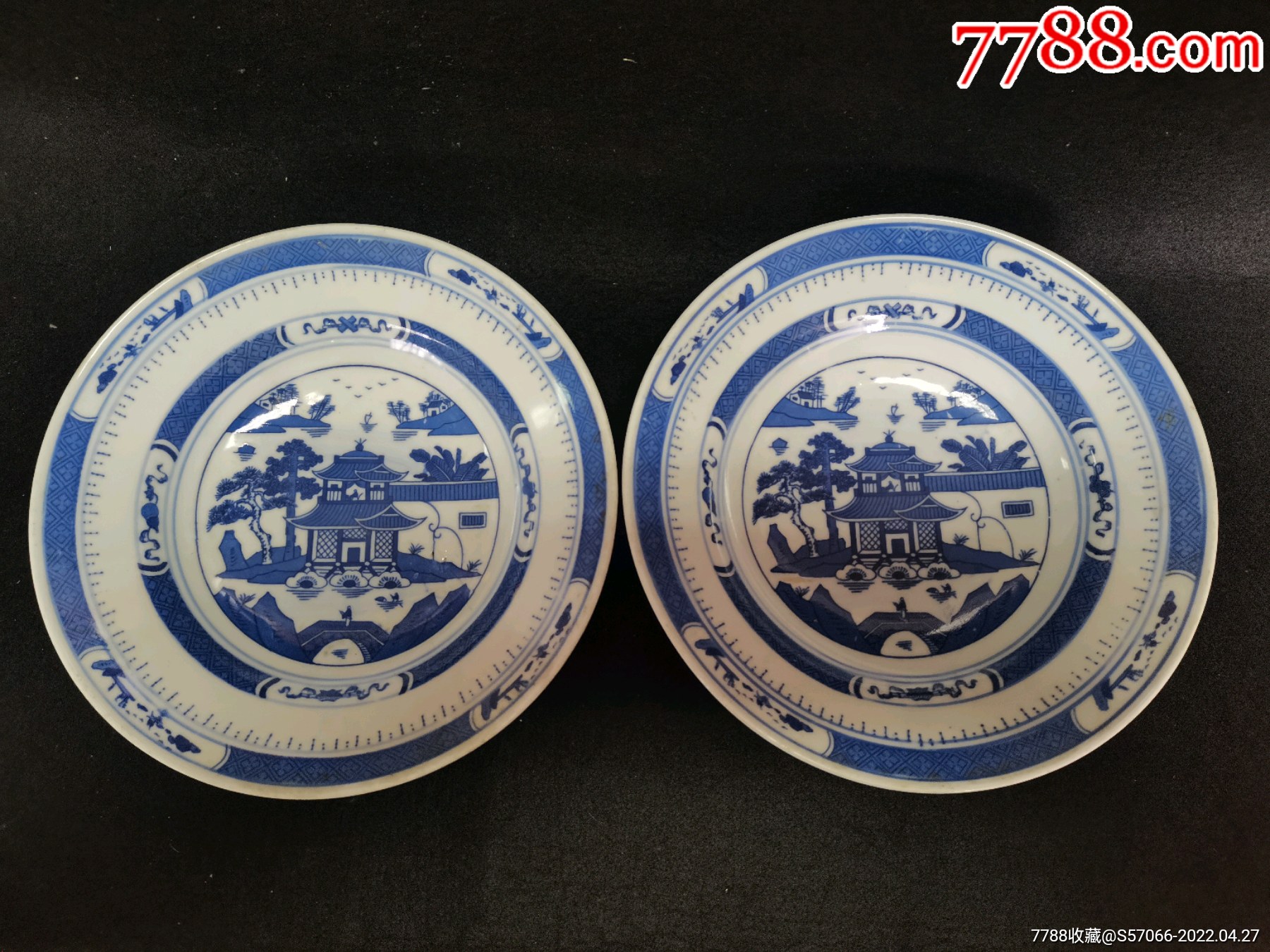 "出口创汇时期"青花"亭台楼阁"折沿盘二只.