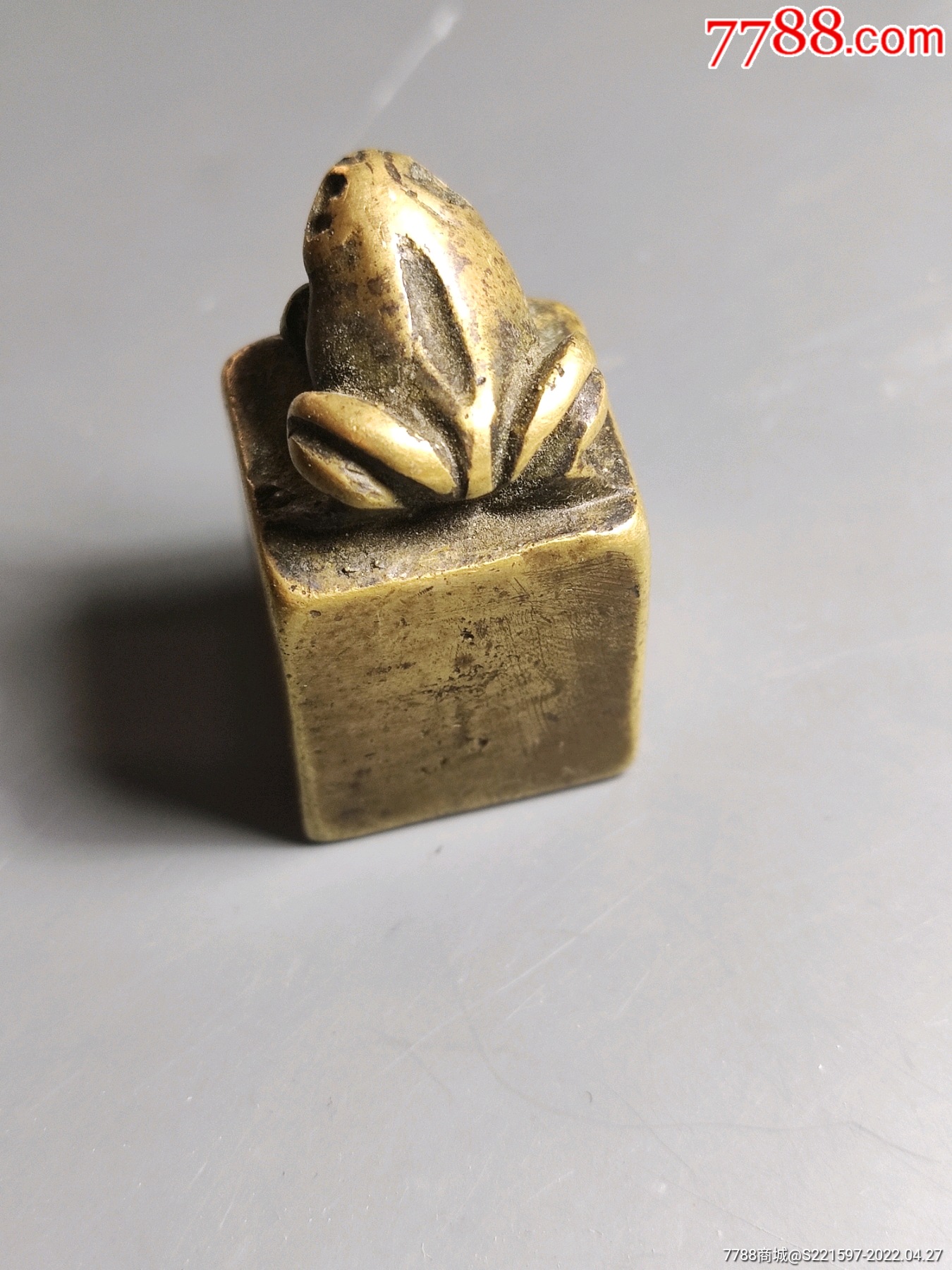 民国黄铜青蛙印章看不懂什么字实心的传世包浆