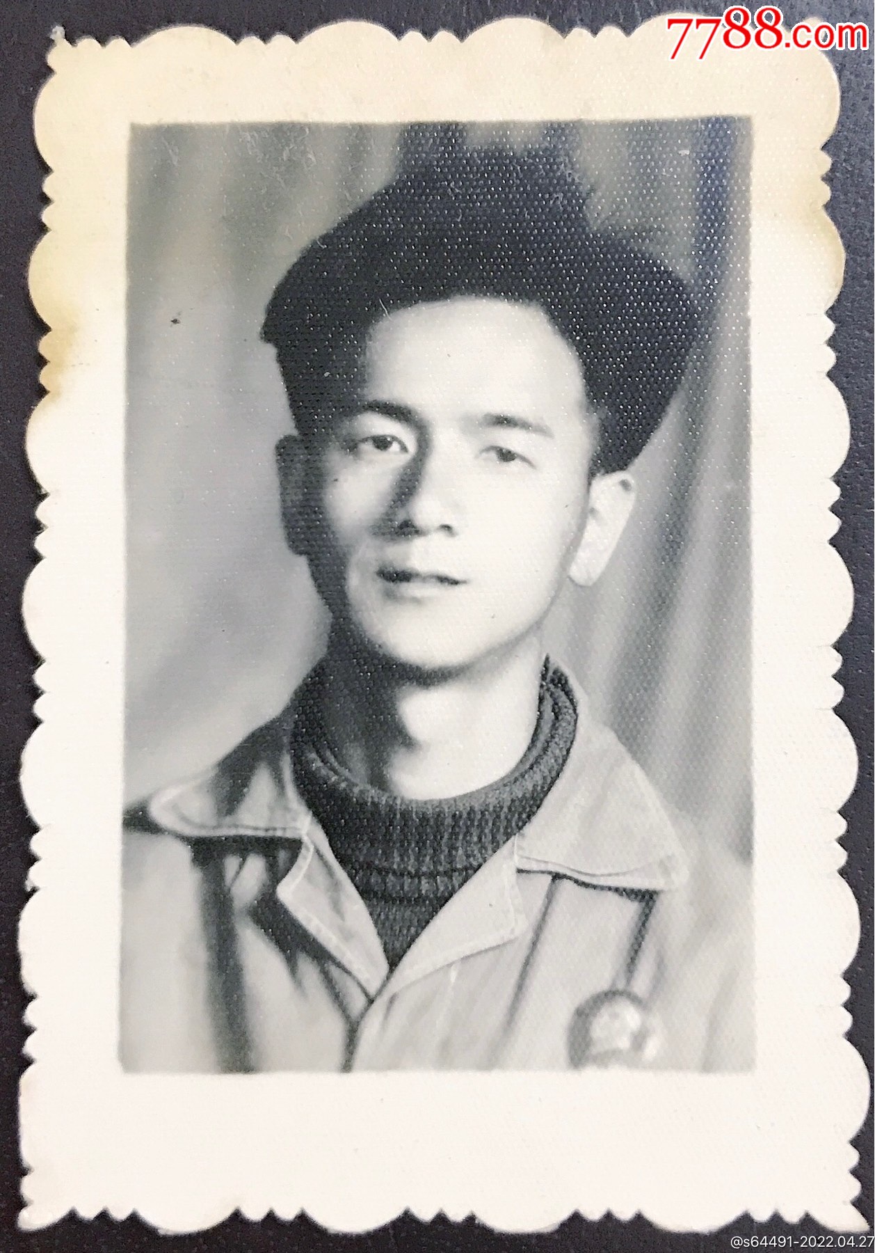 文革戴像章青年