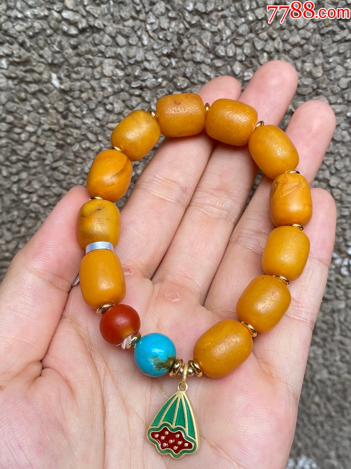 蜜蜡莲蓬桶珠手串