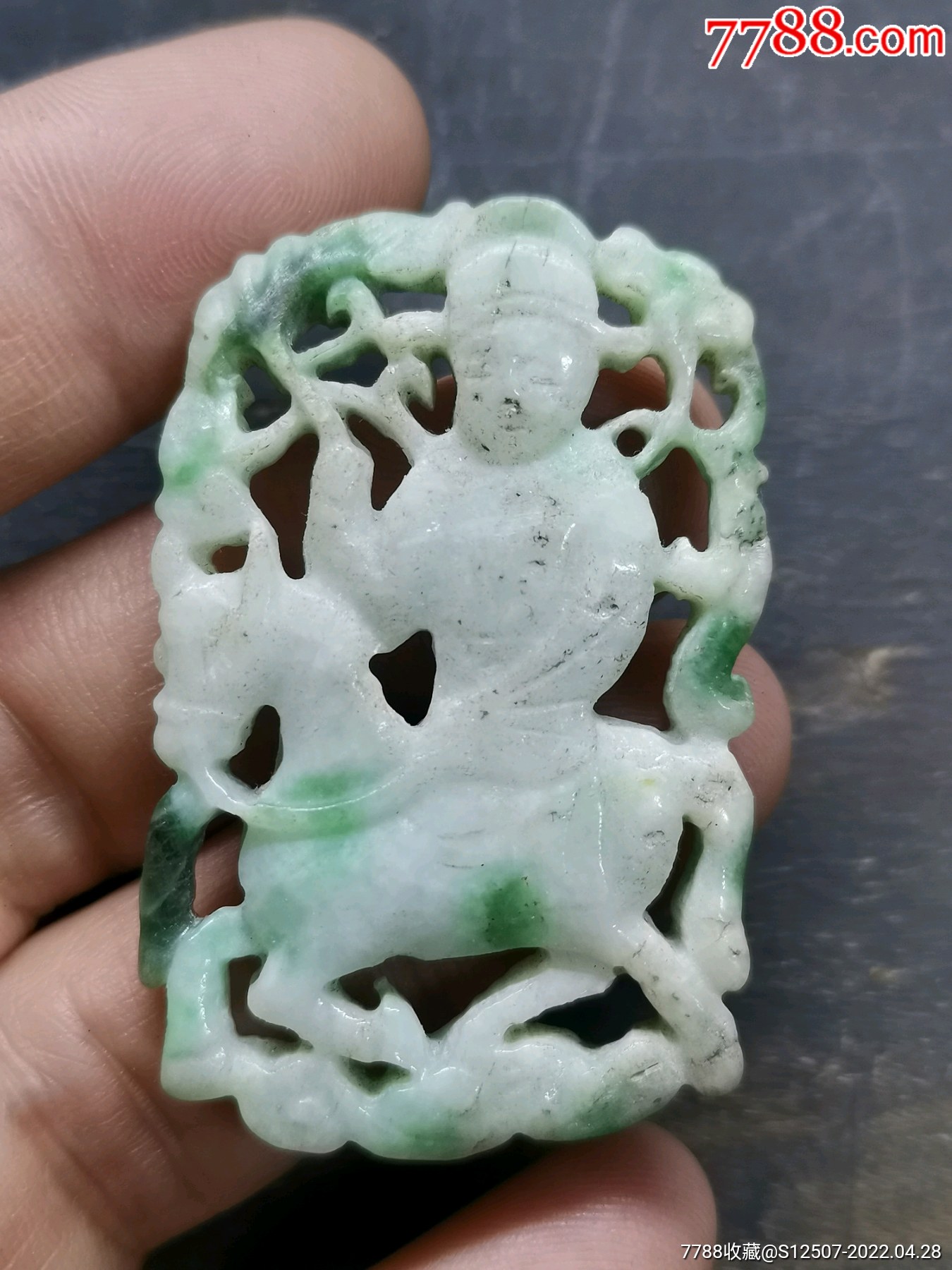 镂空人物骑马翡翠牌