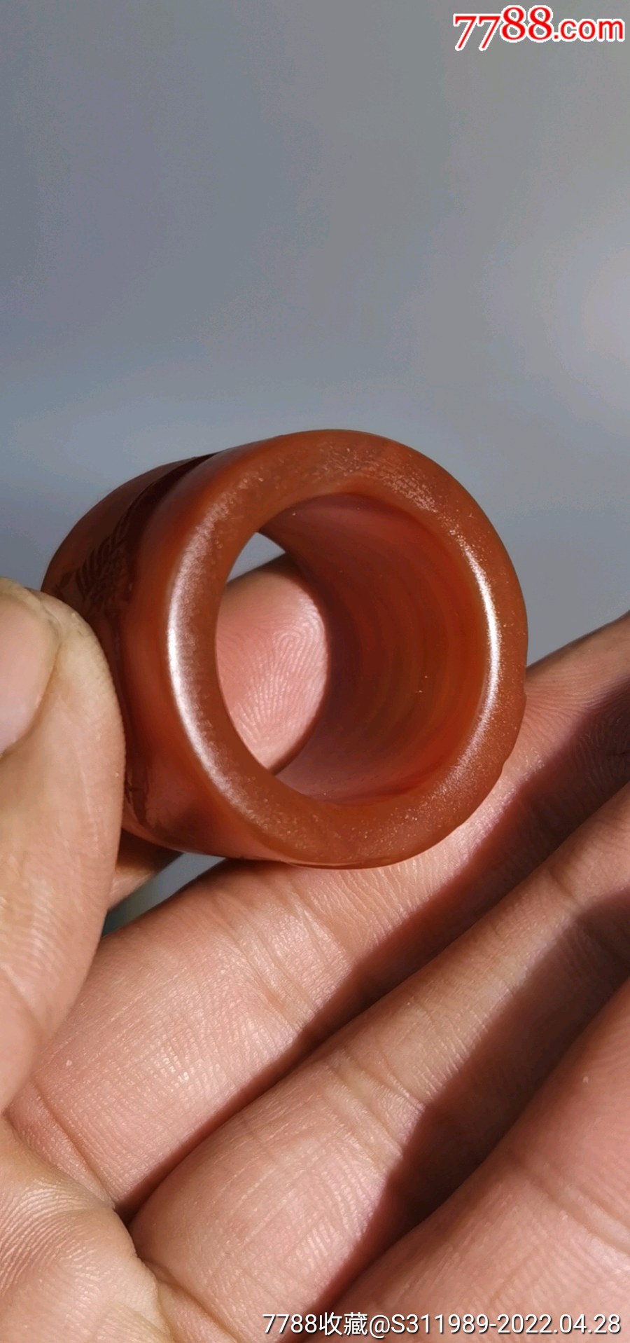 以前收的老玛瑙扳指有雕工包浆沁色浓厚辽金造型