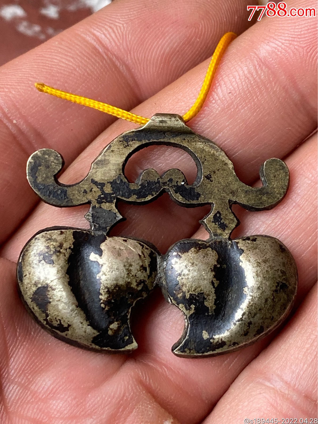 老铜寿桃挂件,无破裂,品相如图保真保老不议价_价格70元_第1张_7788