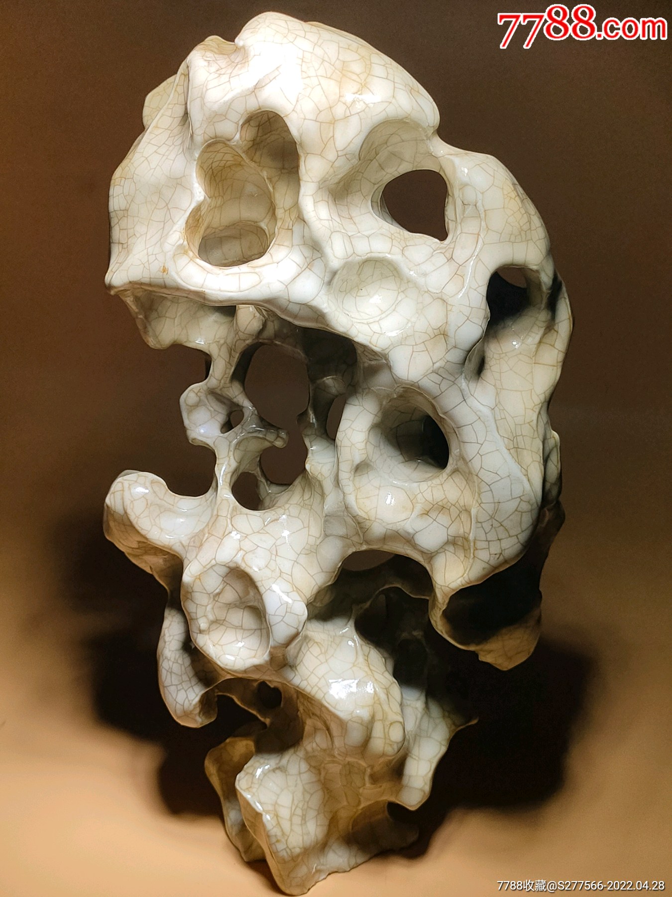 创汇时期哥釉开片纹瓷制太湖石摆件