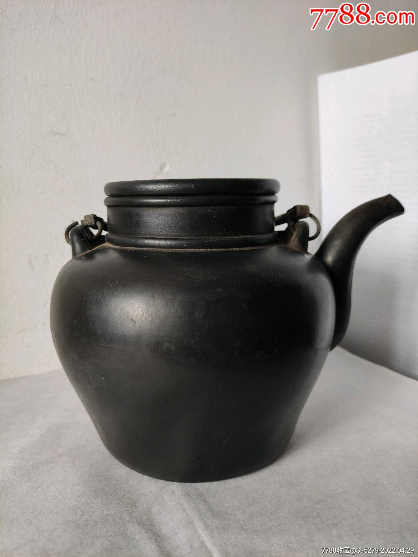 0浏览量:备注:清末民国捂灰寿星紫砂壶做工精细,包浆老道,底款福康,全