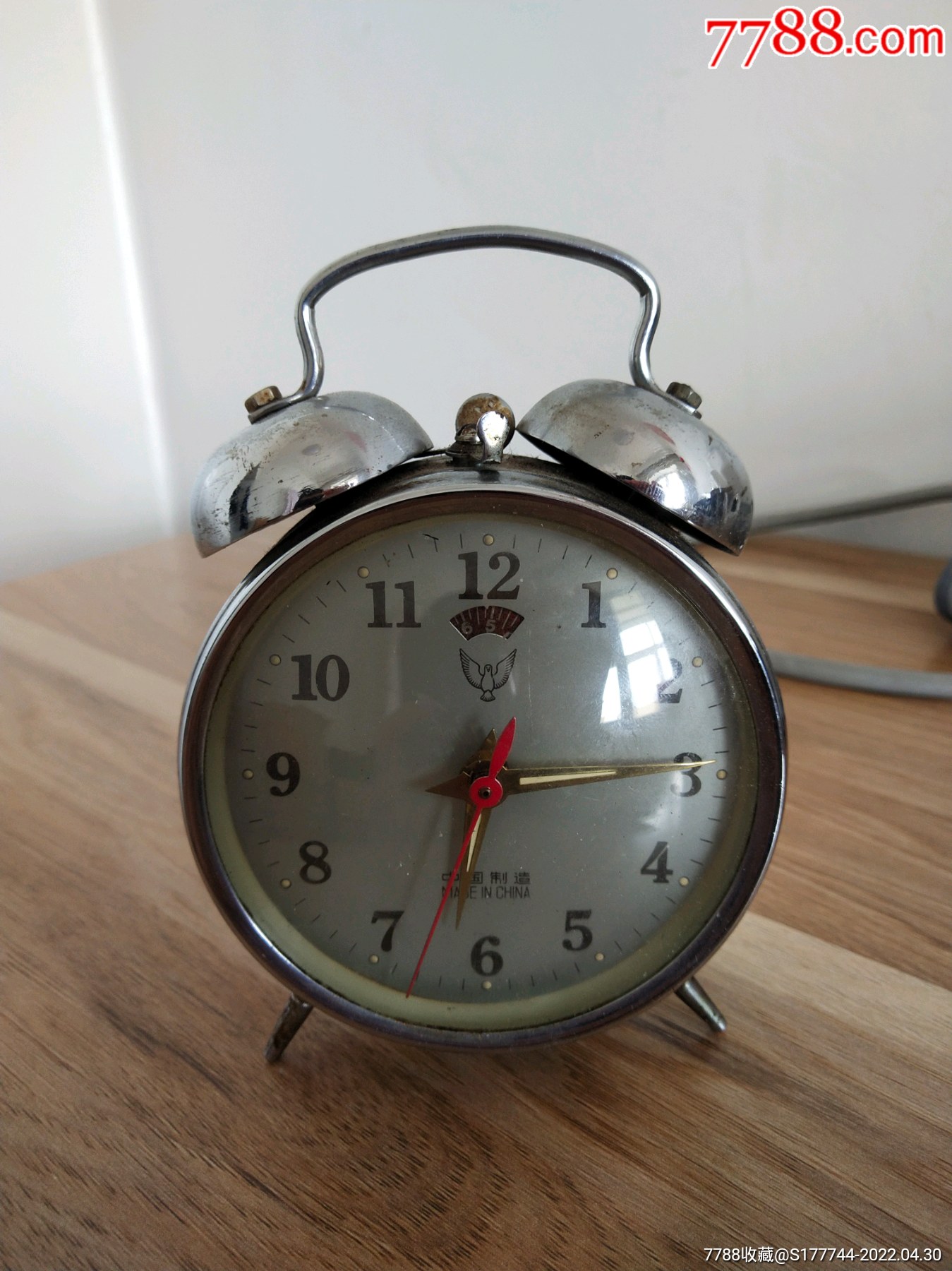 白鸽牌闹钟