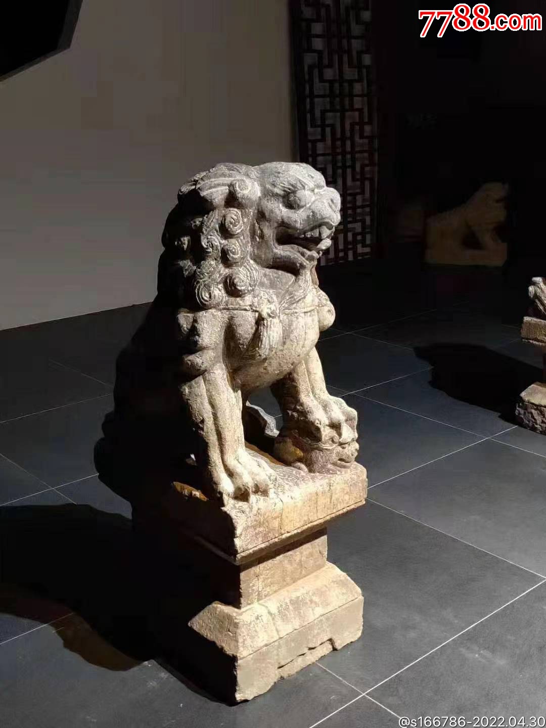 石雕狮子在中国民间又称石狮子是中国传统文化中辟邪物品雕琢精致造型