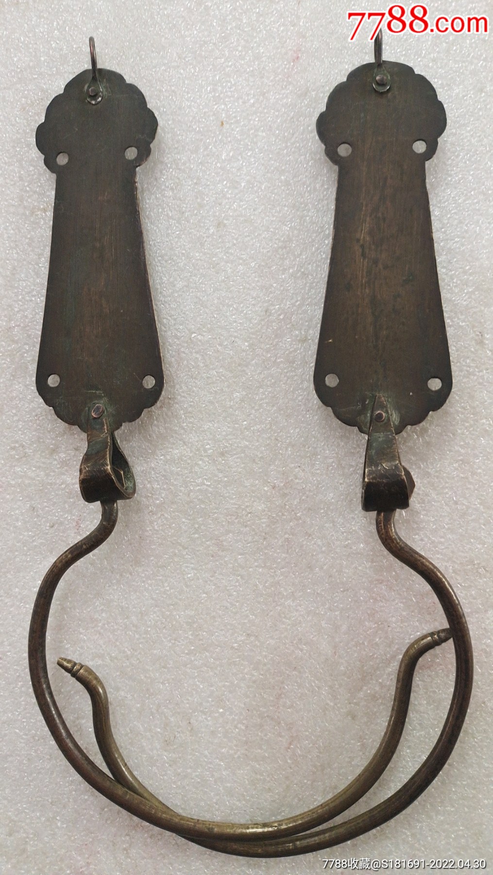清民时期錾雕刻《如月之升,如月之迎》的一副单面黄铜蚊帐钩合售-价格