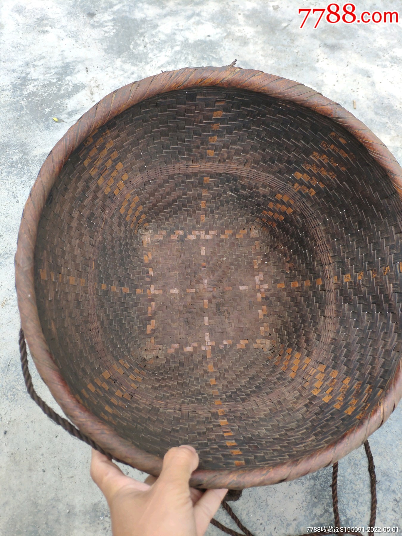 民国竹编小箩筐卖茶叶挑子货郎担子