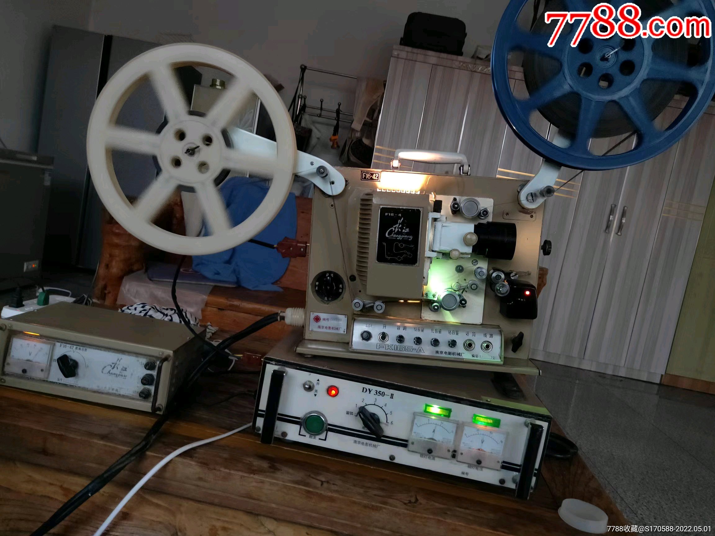 江苏南京产16毫米350w铟灯电影放映机一套品相一流带有原厂原装双