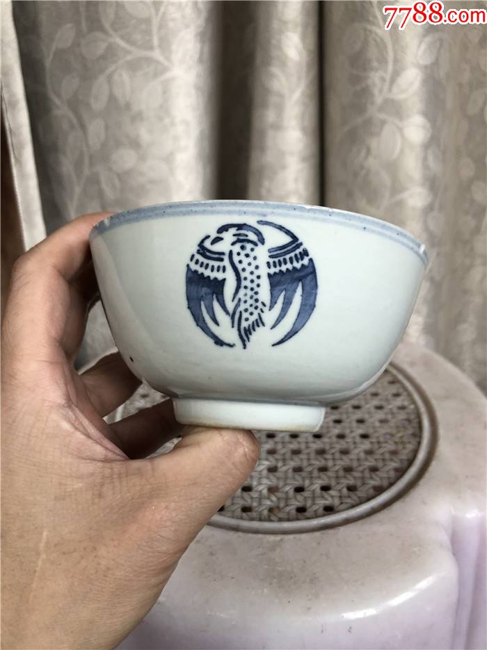 清代青花团鹤碗