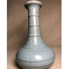 五代柴窑天青釉方口虎耳尊