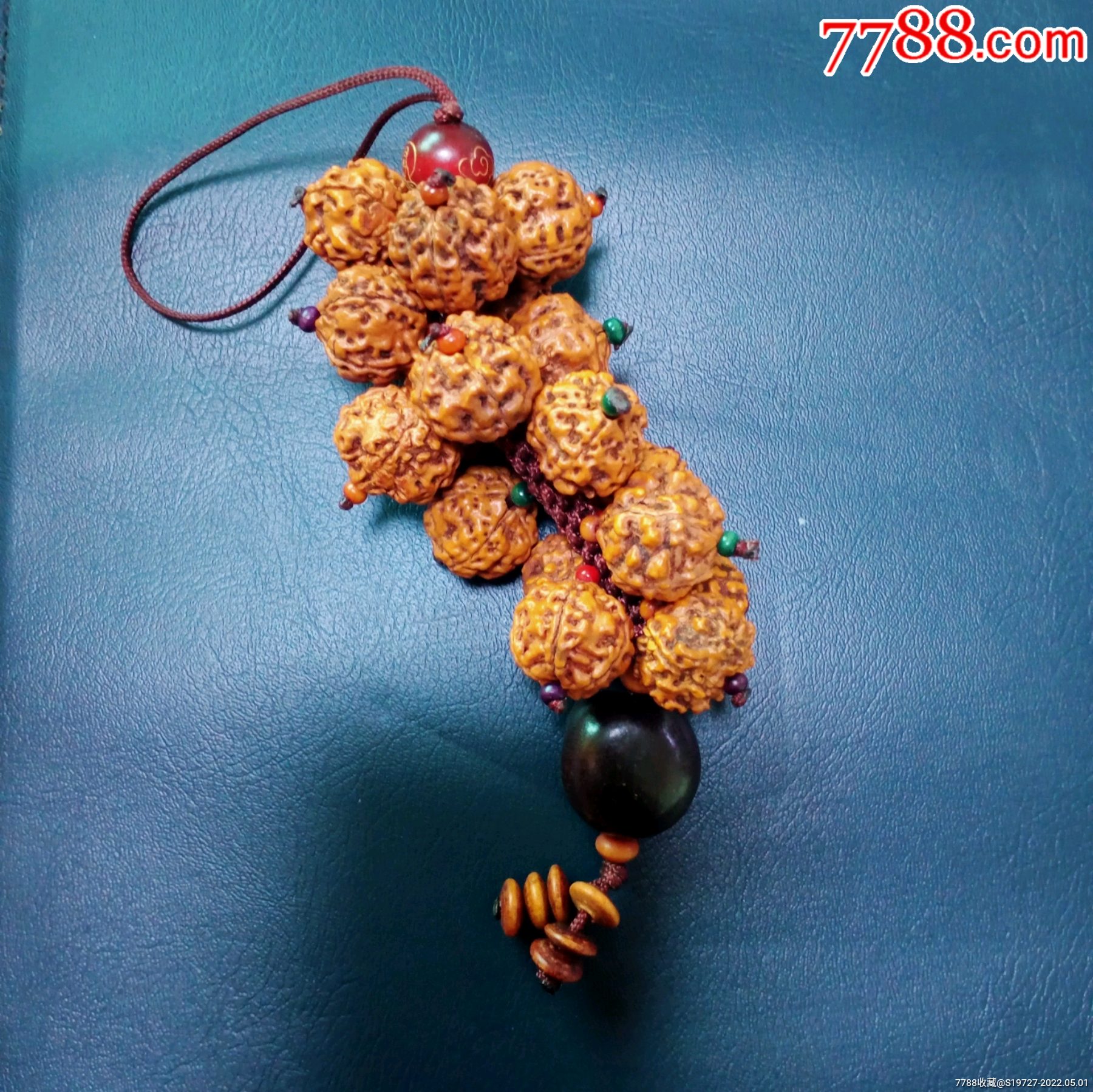 滚动鼠标滚轴,图片即可轻松放大,缩小更多"菩提手串/佛珠