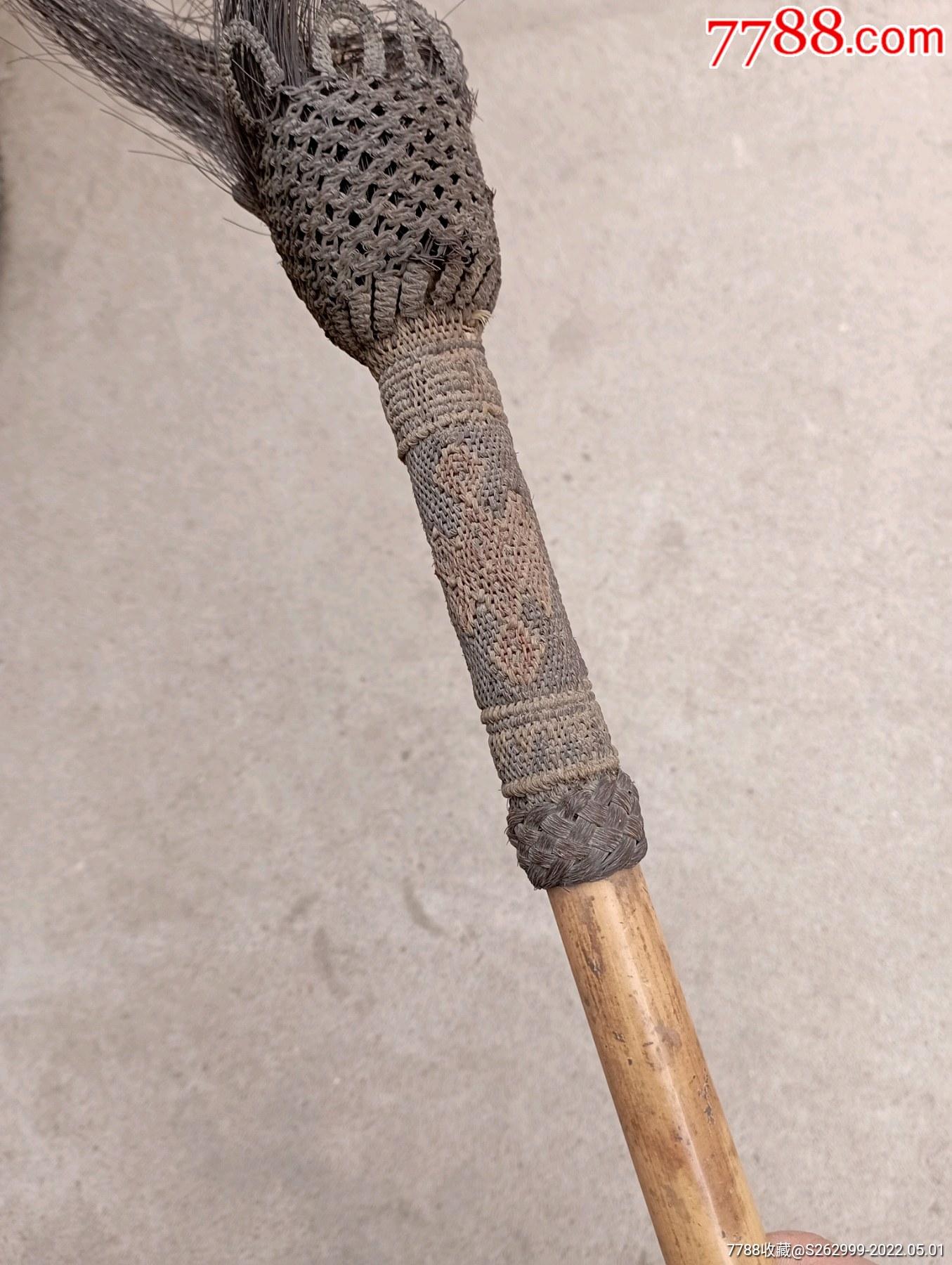 而皇帝身边的太监所使用拂尘的须毛大部分都是用鹿尾毛和马尾毛来制作