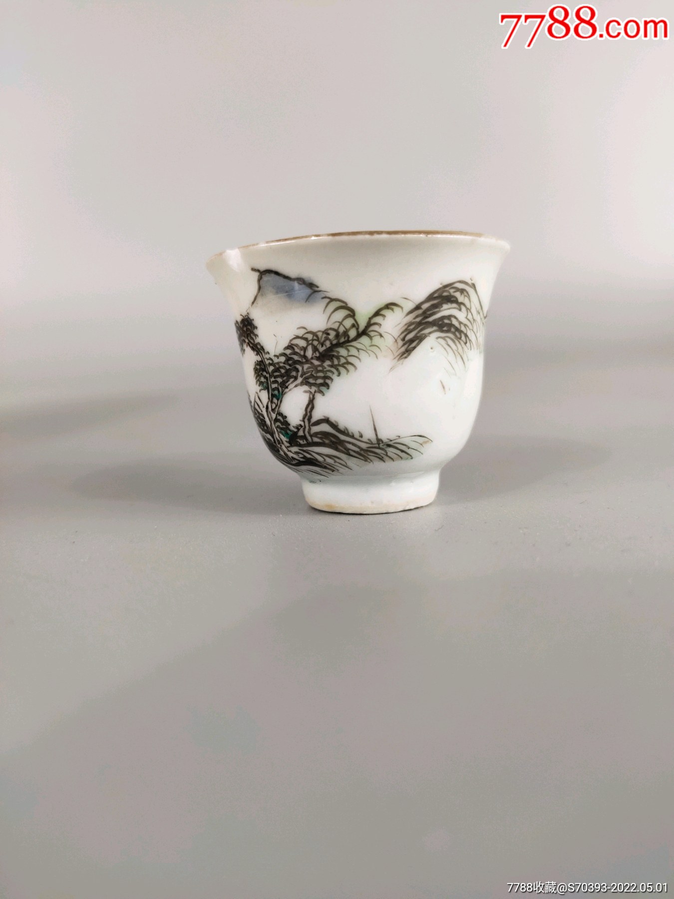 民国浅绛彩山水茶杯主人杯有两处小磕冲如图