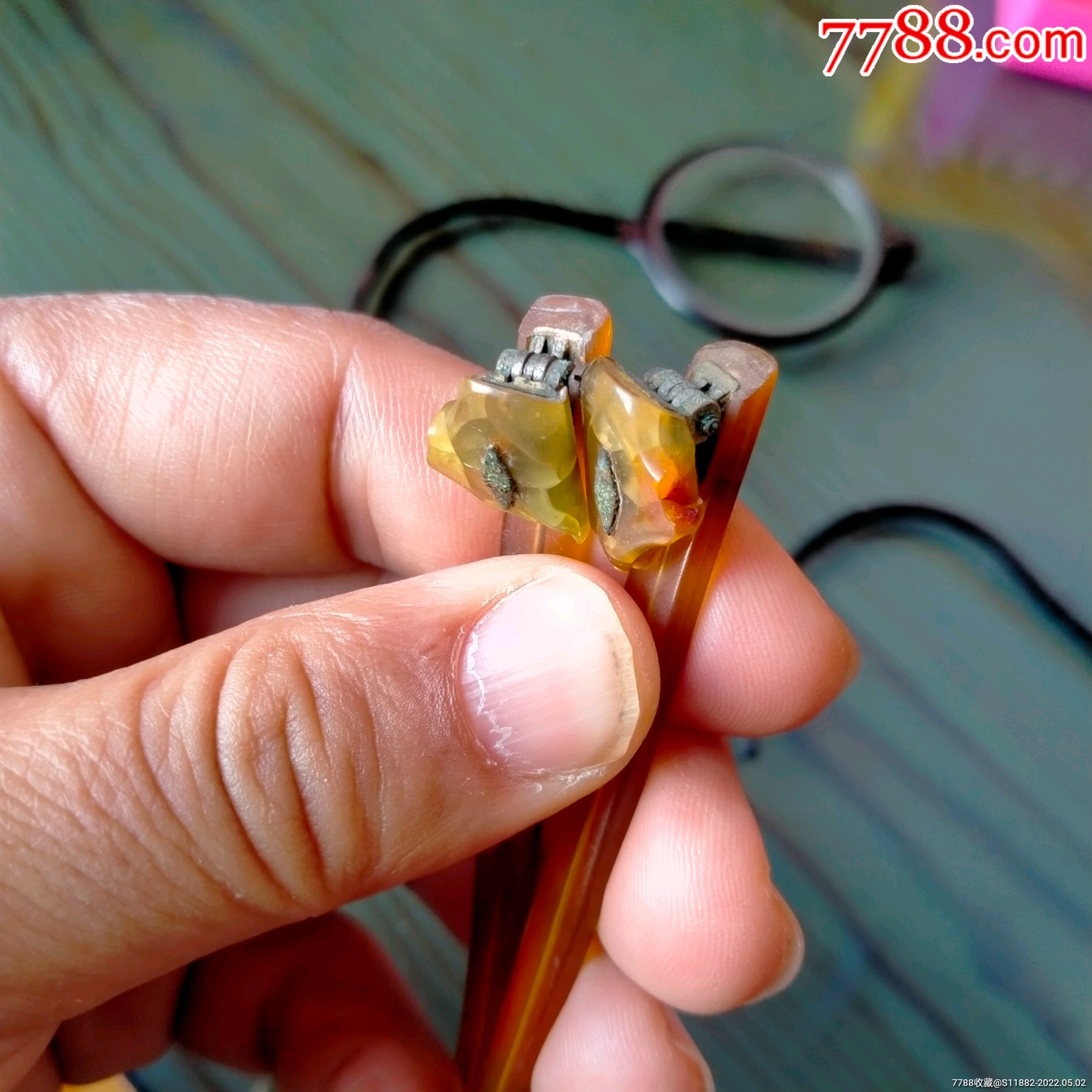 3副民国老眼镜配件丹顶红天然水晶养目镜平镜透红金黄色花边框