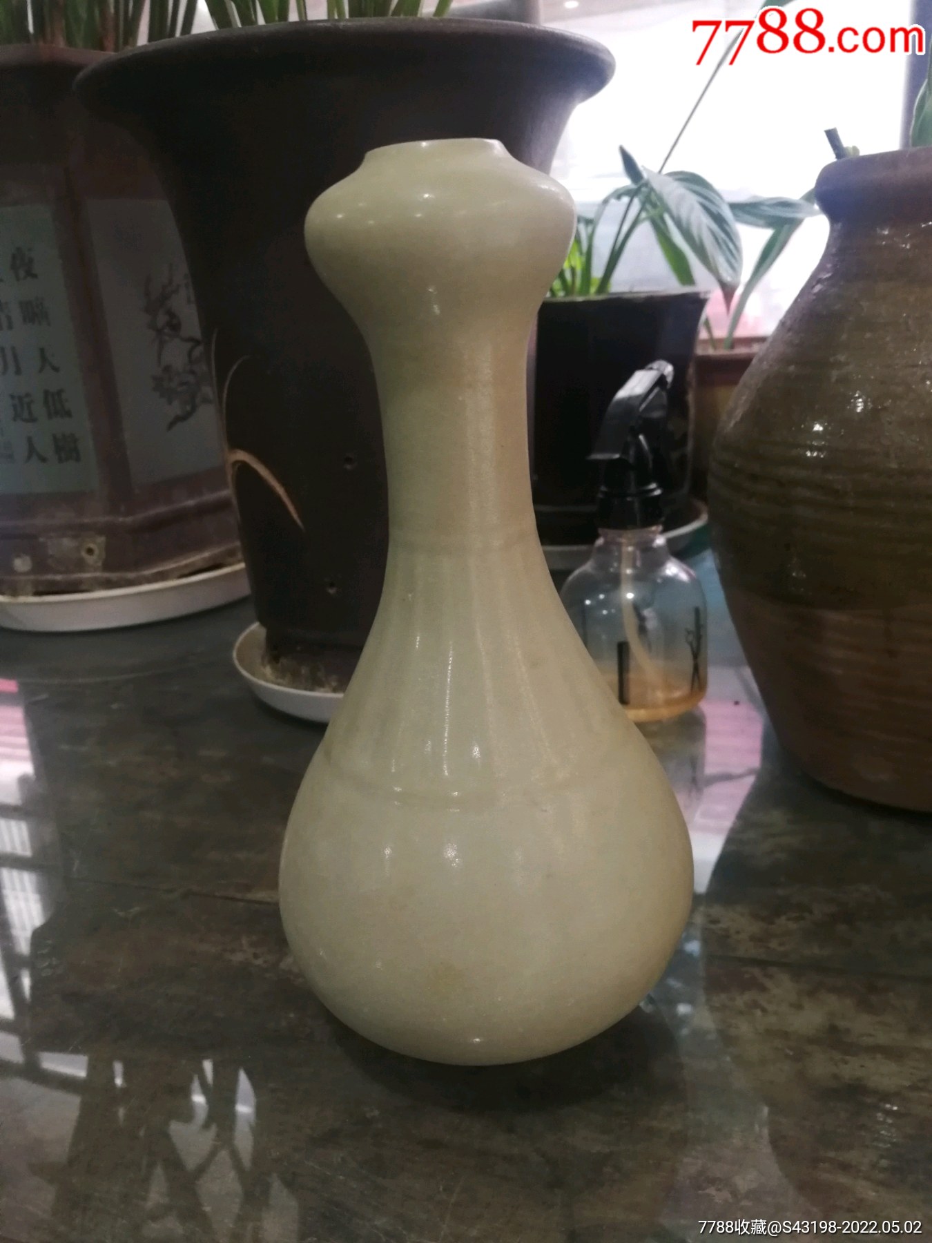 龙泉窑蒜头瓶