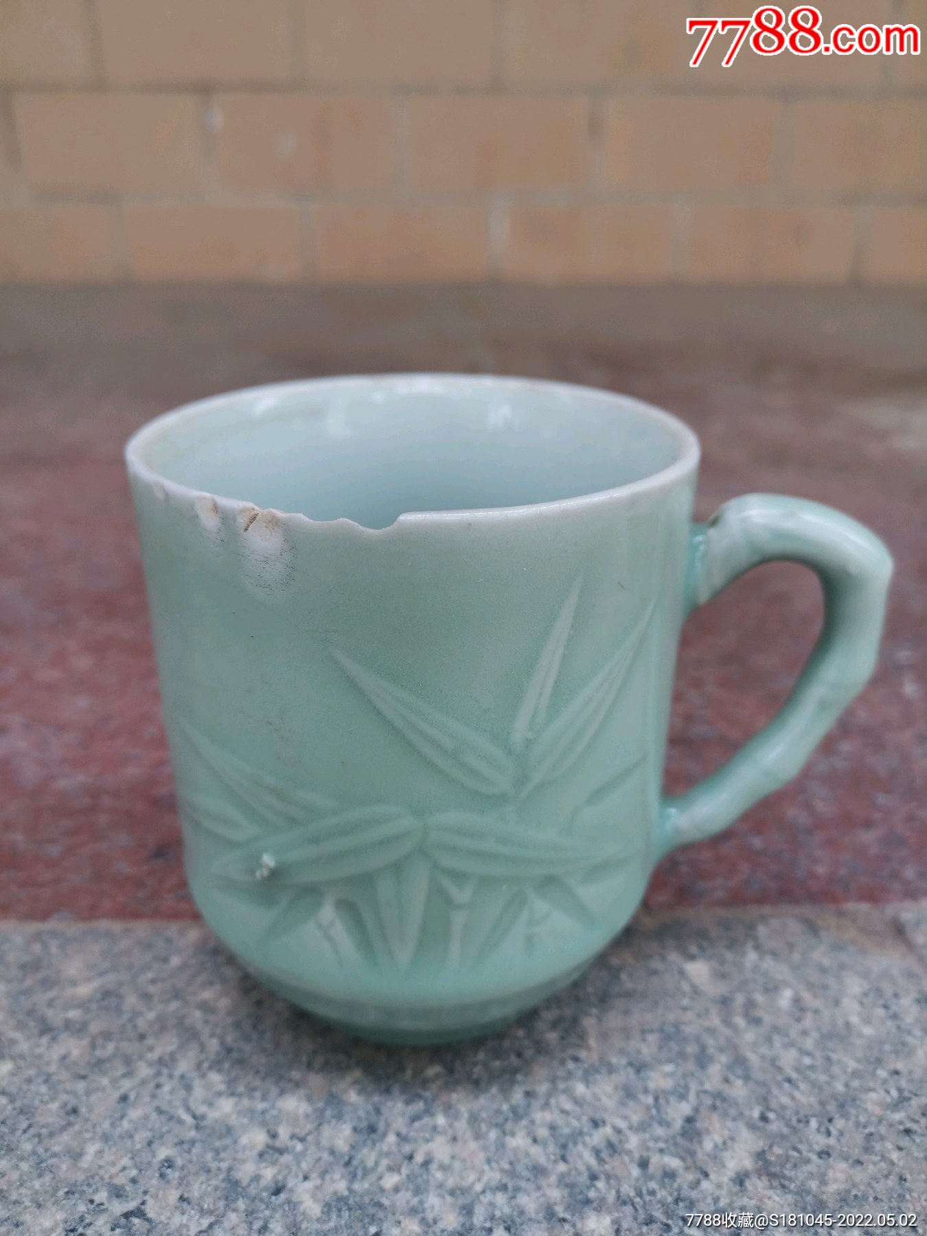 七八十年代龙泉窑刻竹子带把杯子