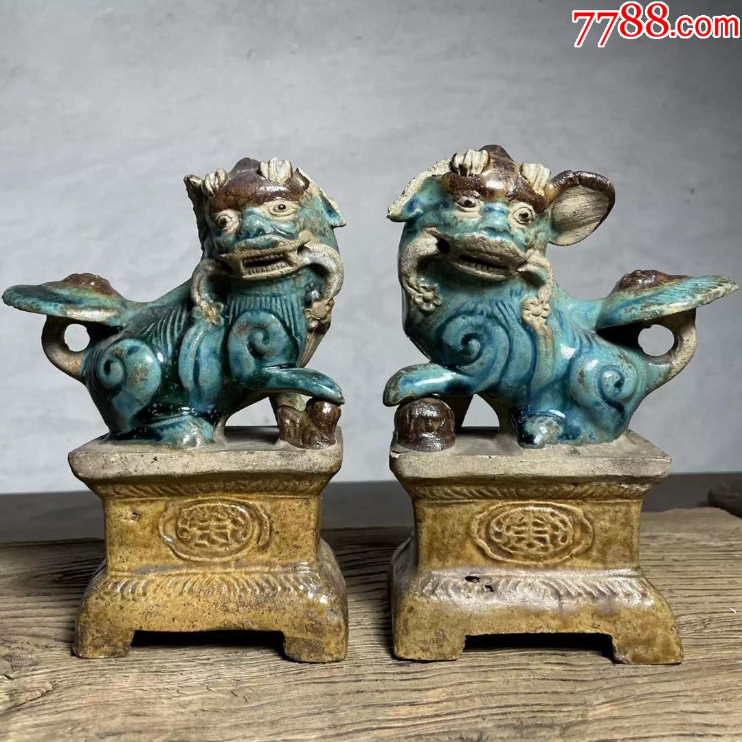 瓷狮子摆件一对
