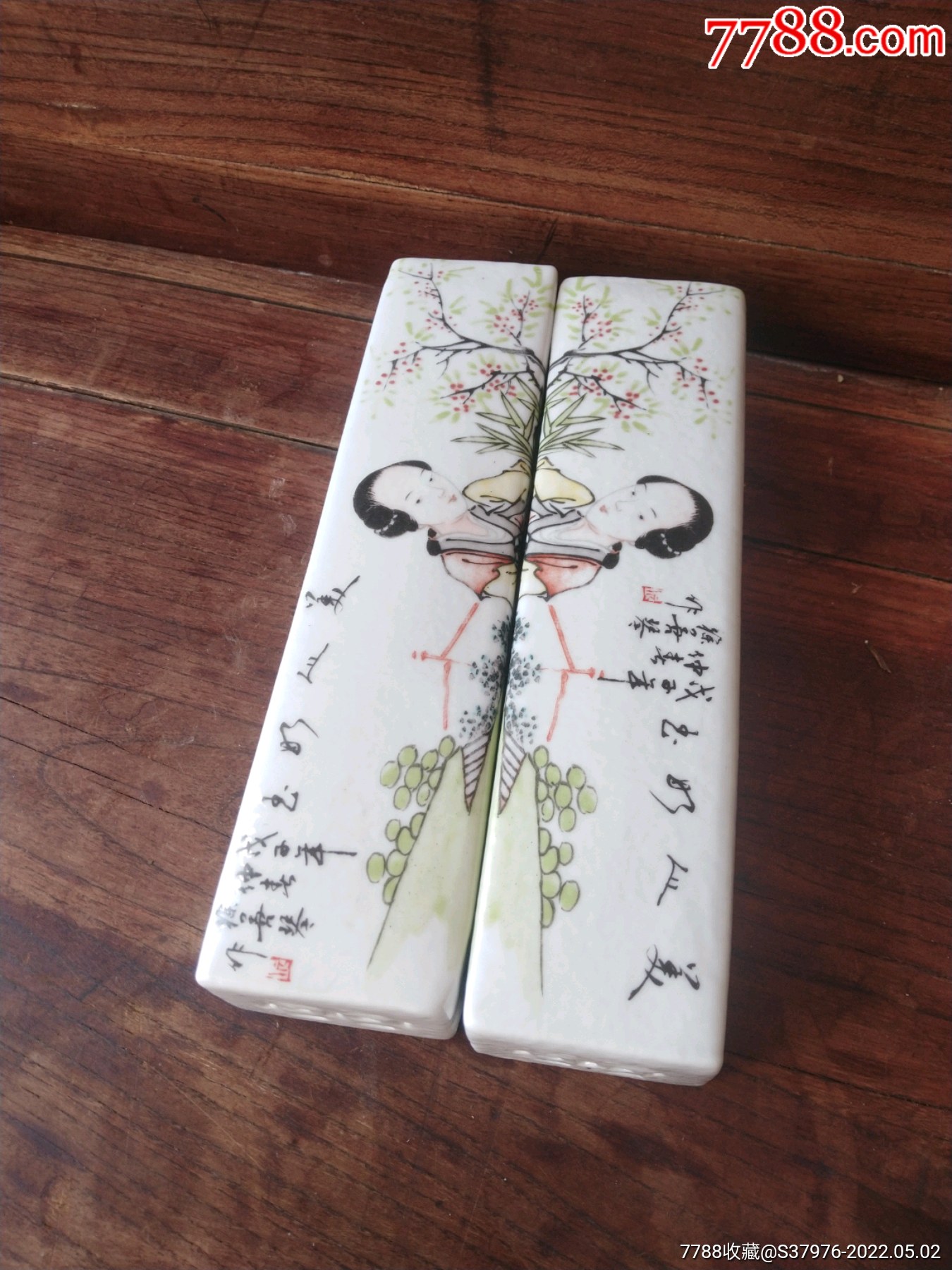 粉彩人物镇纸一对