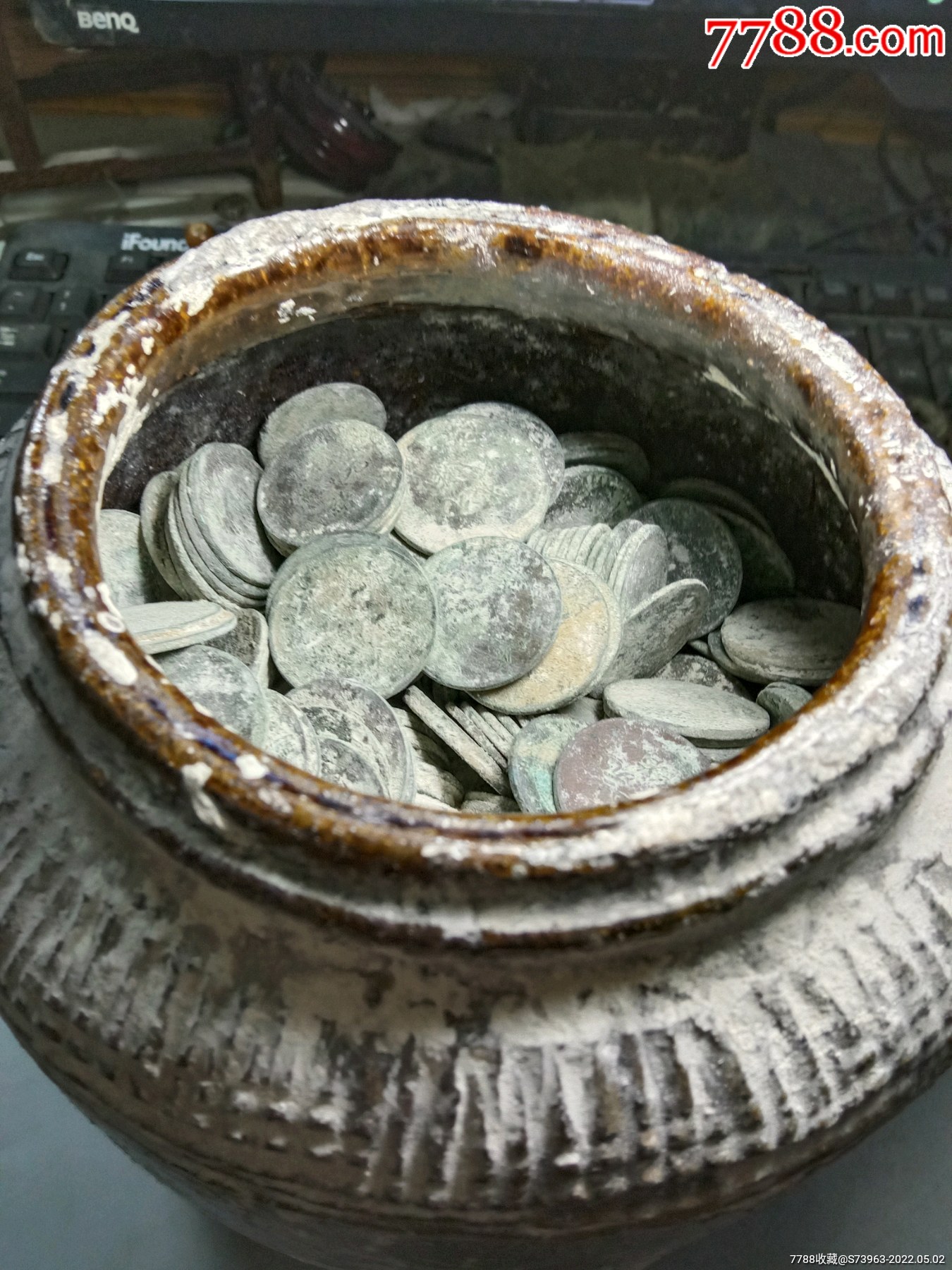 窖藏铜元罐子1个含罐子重14斤多大概铜元重1112斤左右