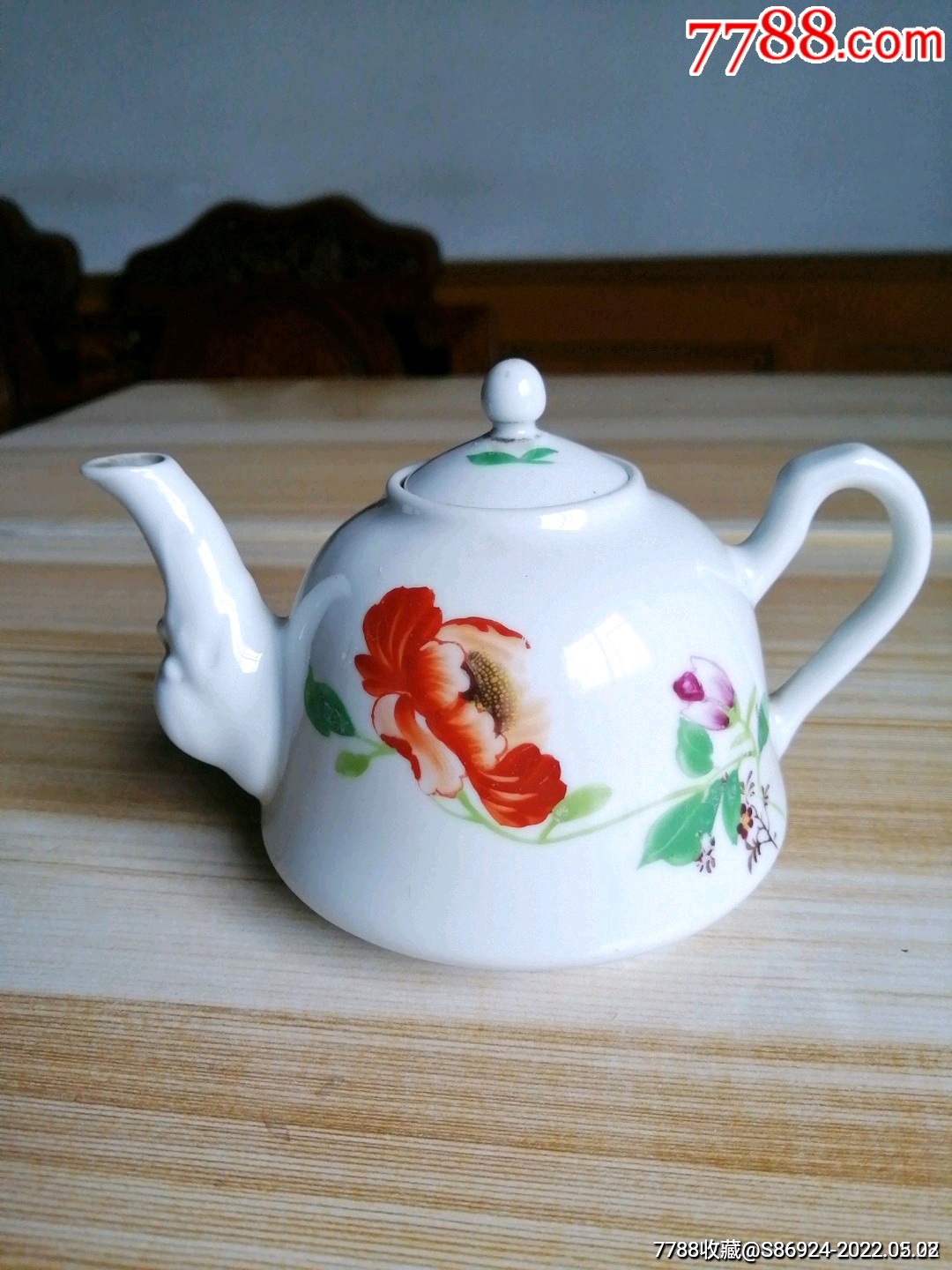 景德镇象鼻工花卉执壶