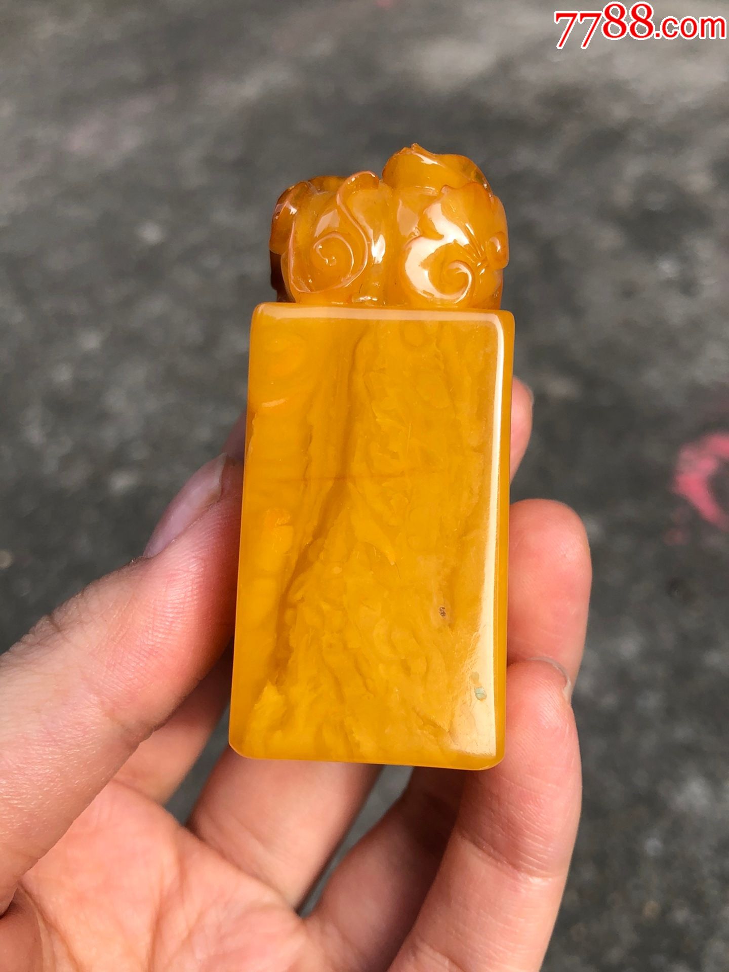 旧藏天然鸡油黄蜜蜡福瓜钮印章料