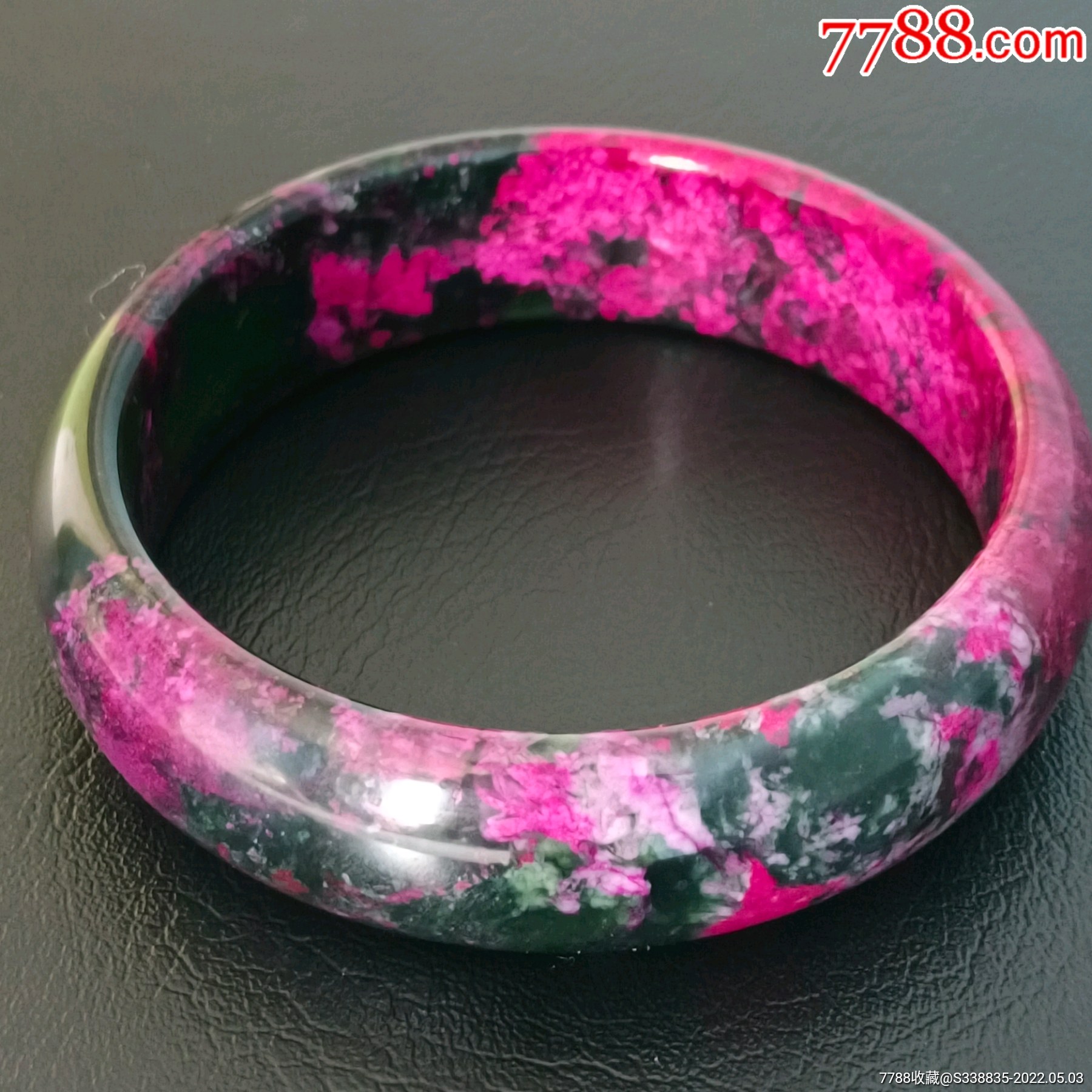 天然颜色漂亮的老桃花玉手镯