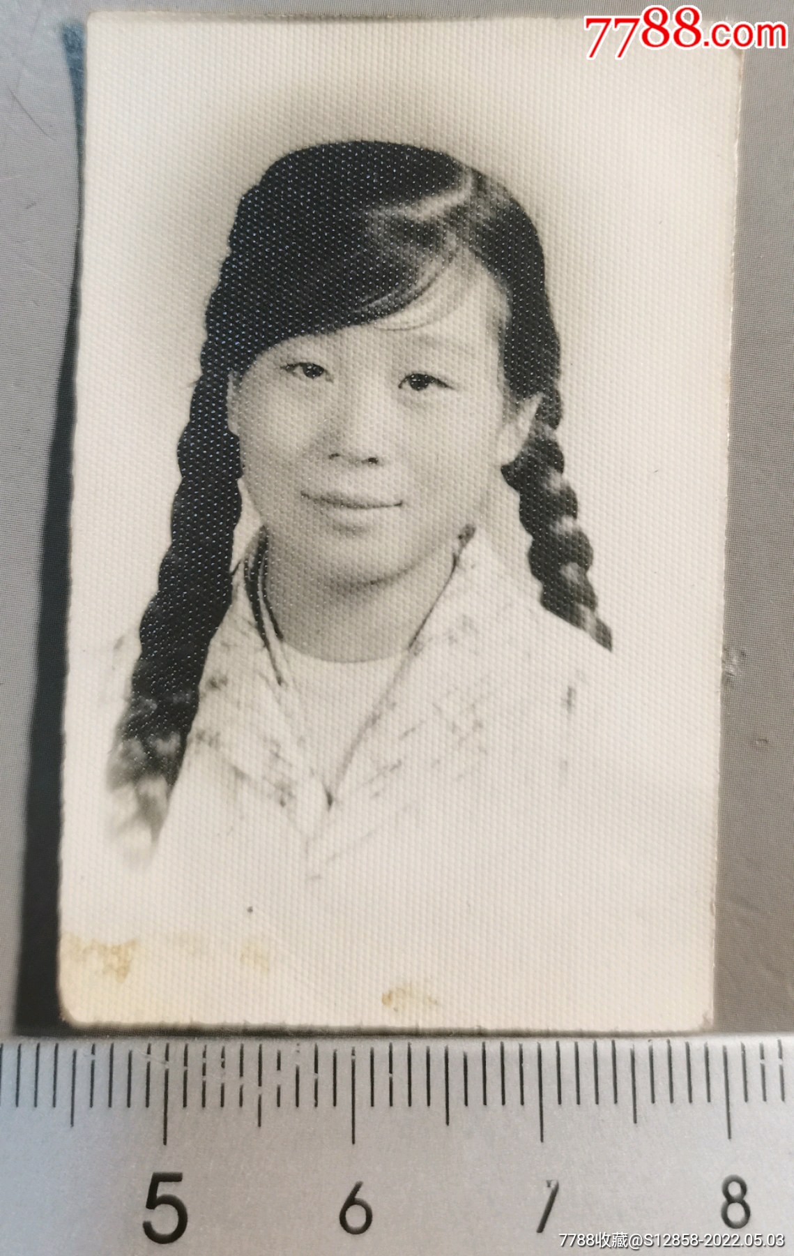 80年代扎麻花辫的女人图片