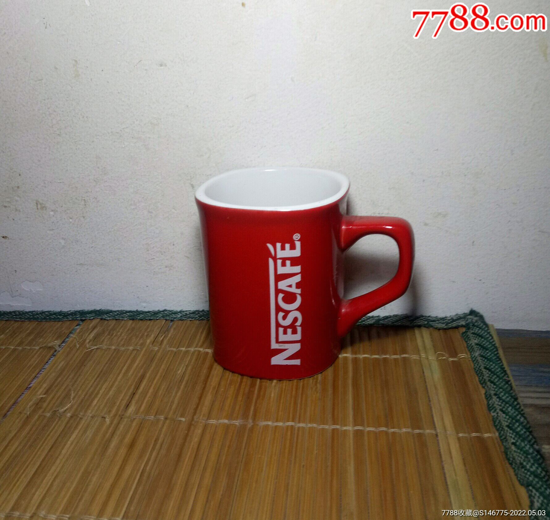 红色经典雀巢咖啡杯