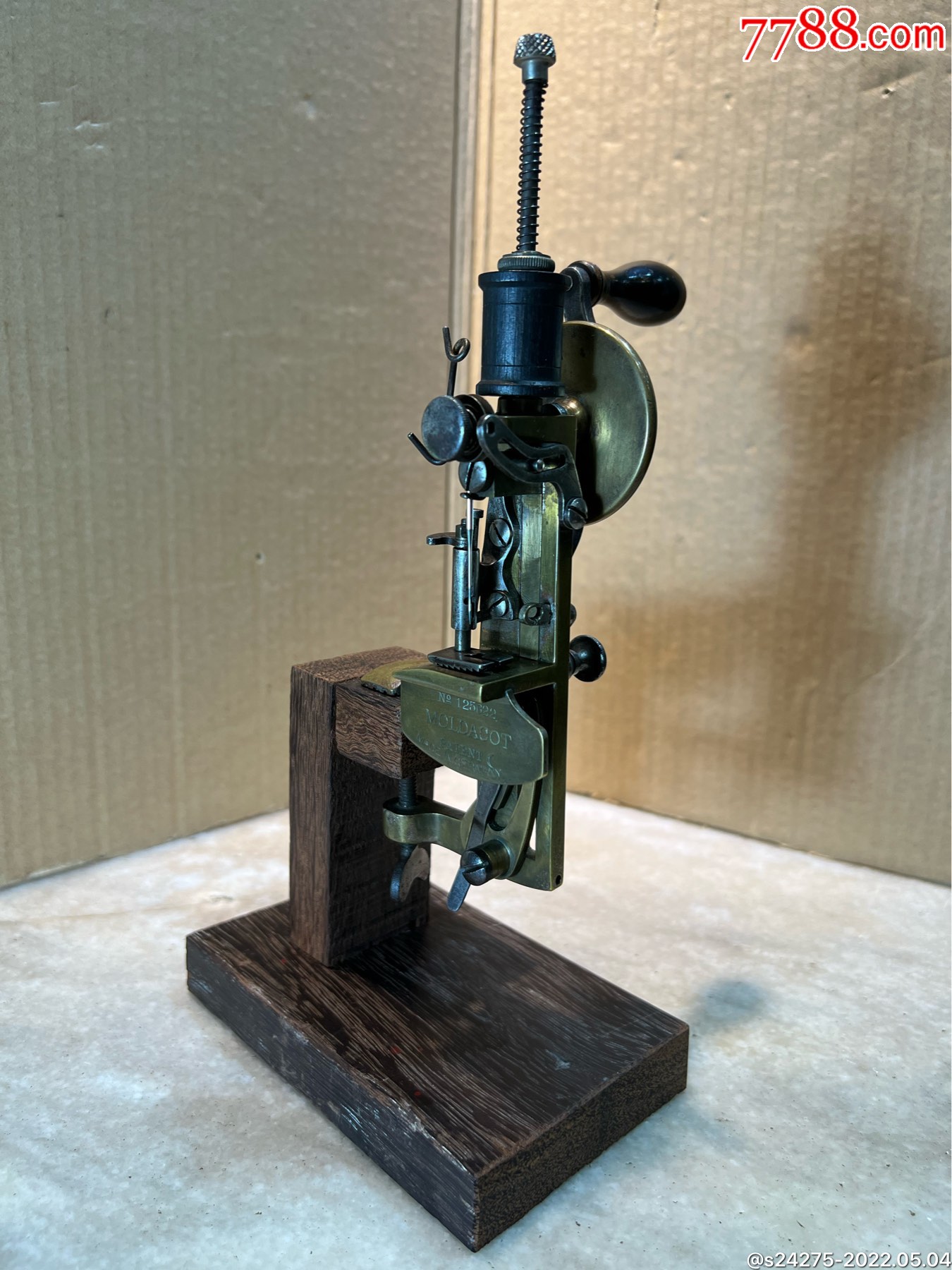 微型古董缝纫机