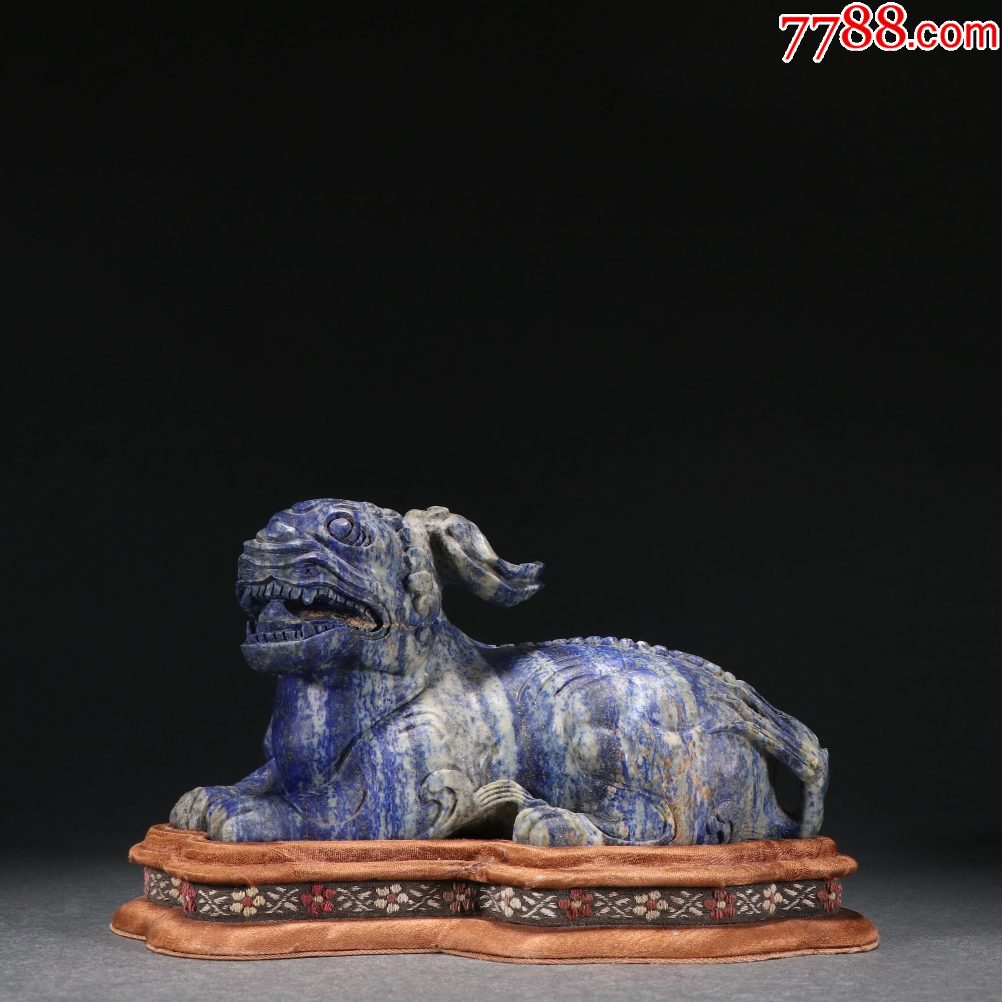 青金石瑞兽摆件