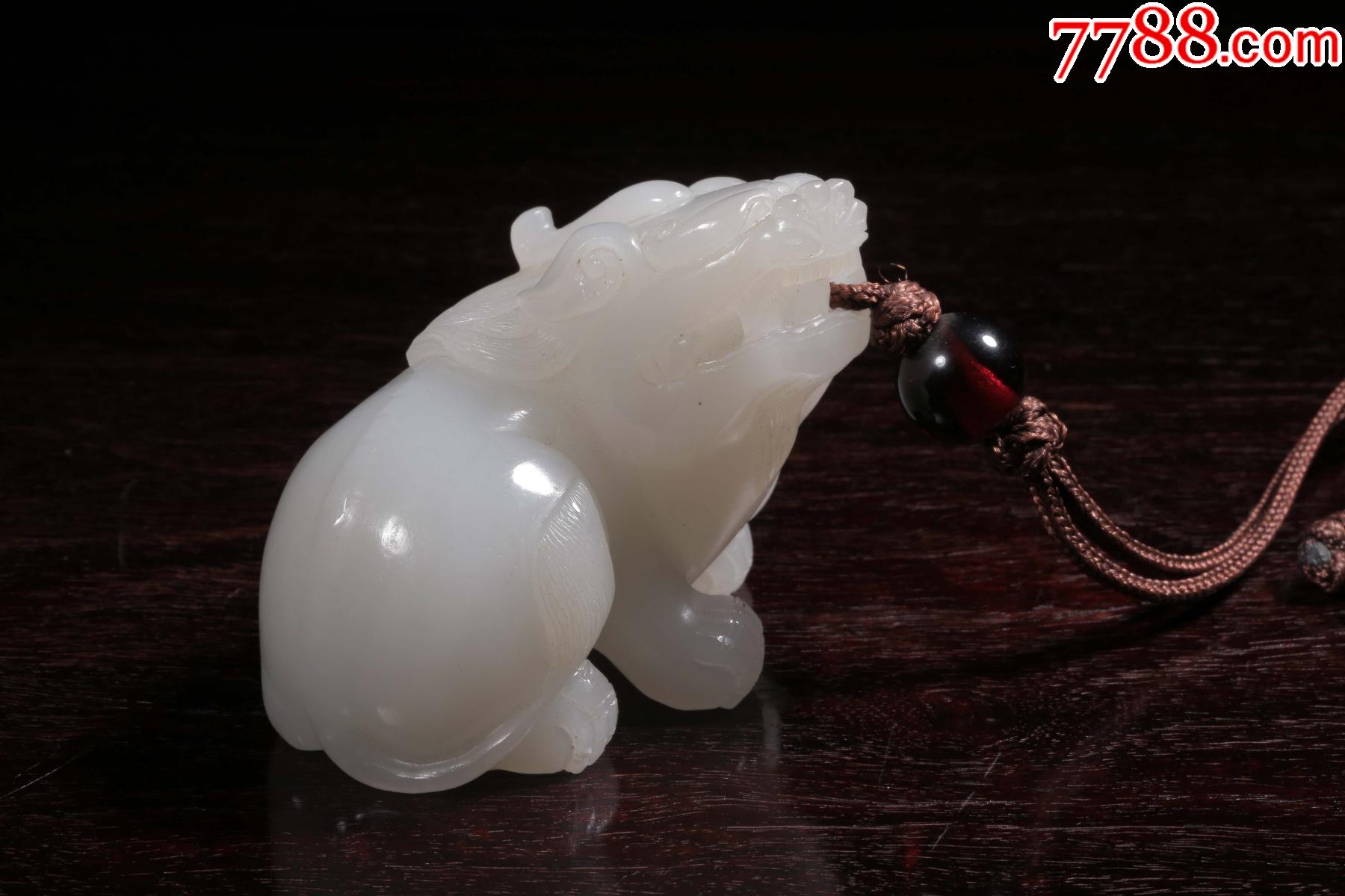 和田白玉雕独角兽把件