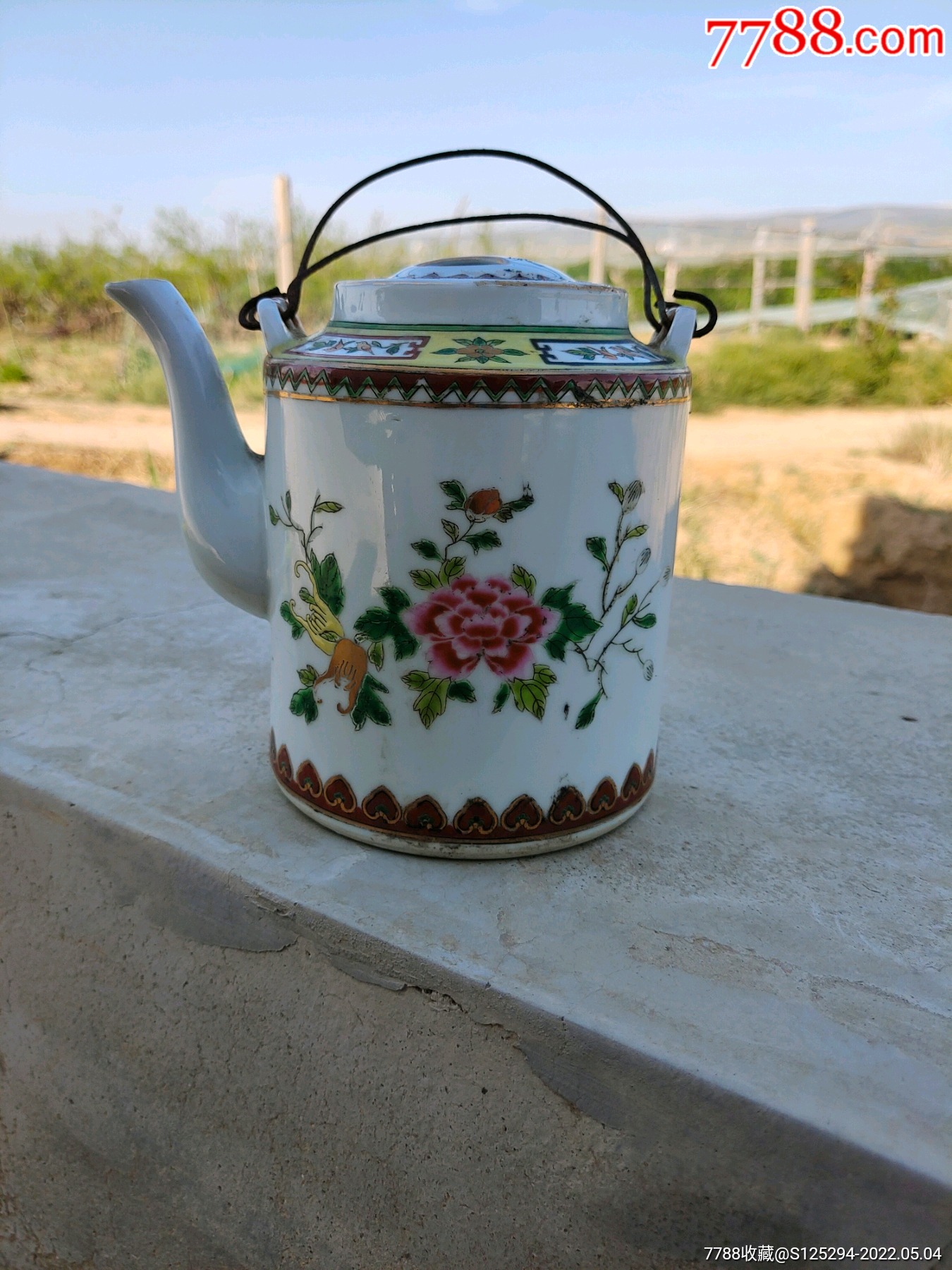 五六七十年代粉彩茶壶一把画工好瓷质好完整漂亮