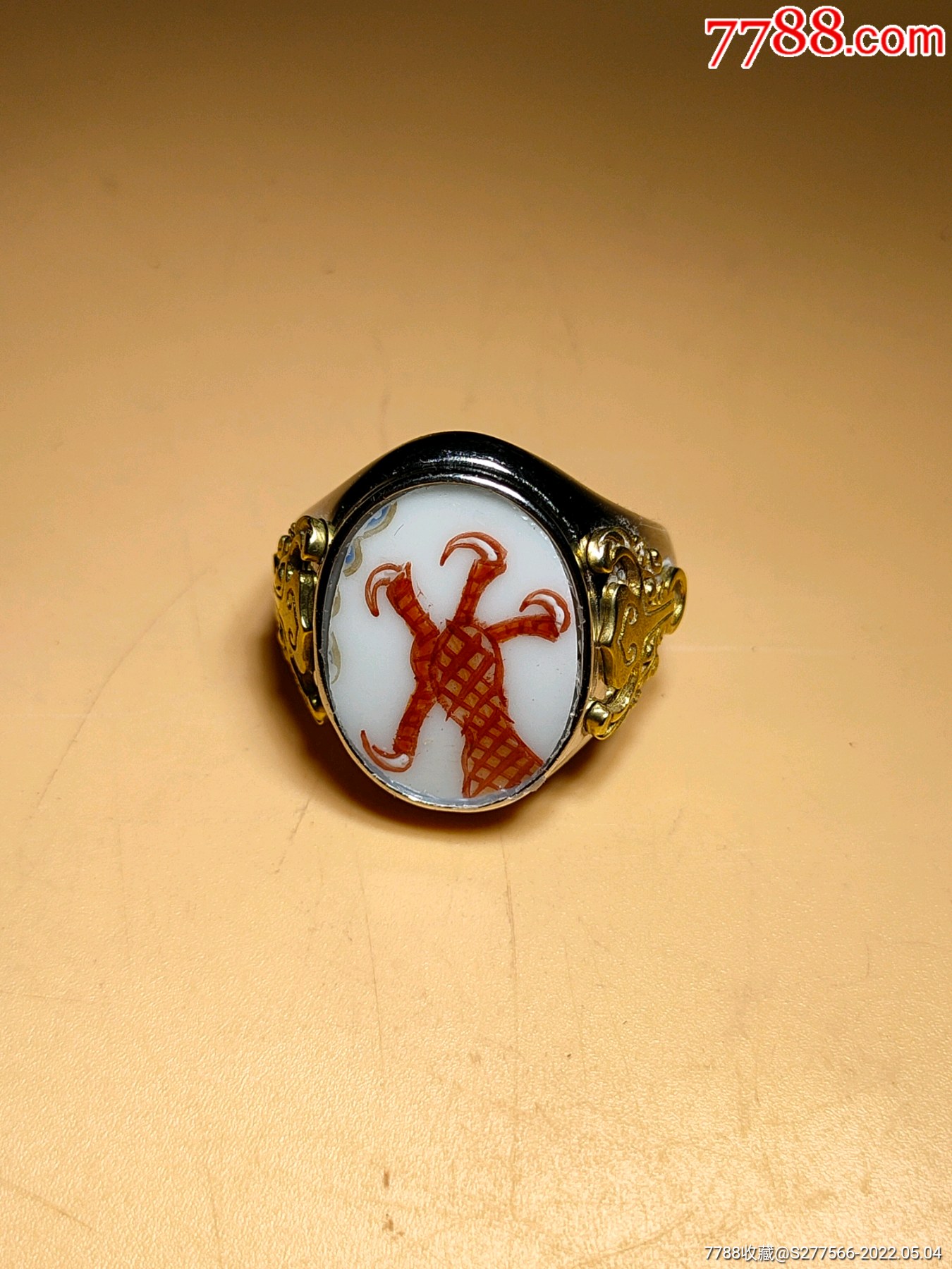 清代乾隆矾红龙爪纹瓷片镶嵌银戒指