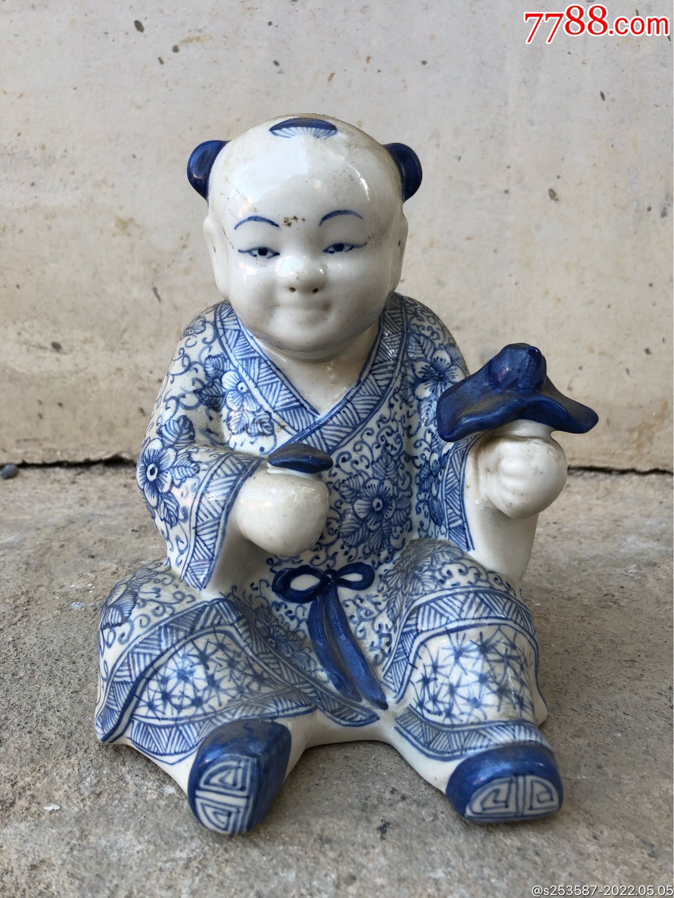 青花瓷人物做工好瓷质好神态生动图九手指方向有粘其余完整