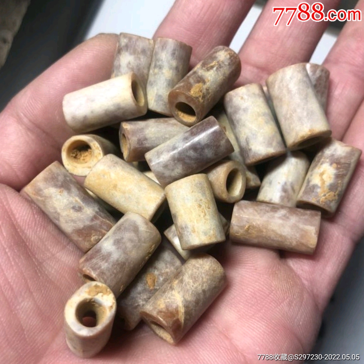 浙江良渚文化红头管珠