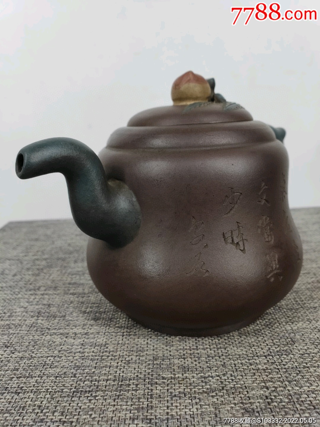 民间收到民藏民国时期汪宝根旭斋底款多色土寿桃老紫砂壶一把包浆醇