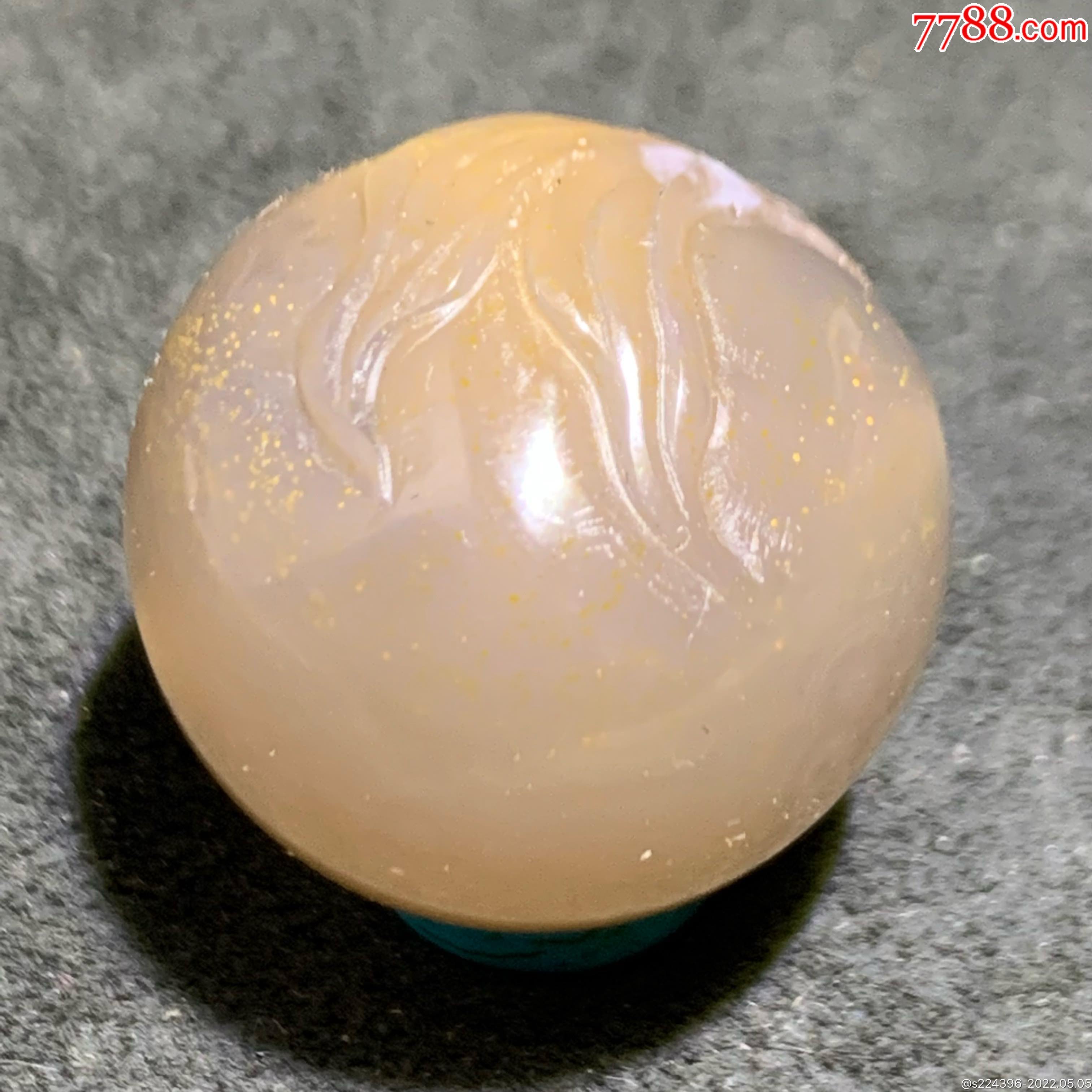 精美高润度冻料飘金沙鸡油黄蒙料战国红雕刻富贵有鱼珠子一颗