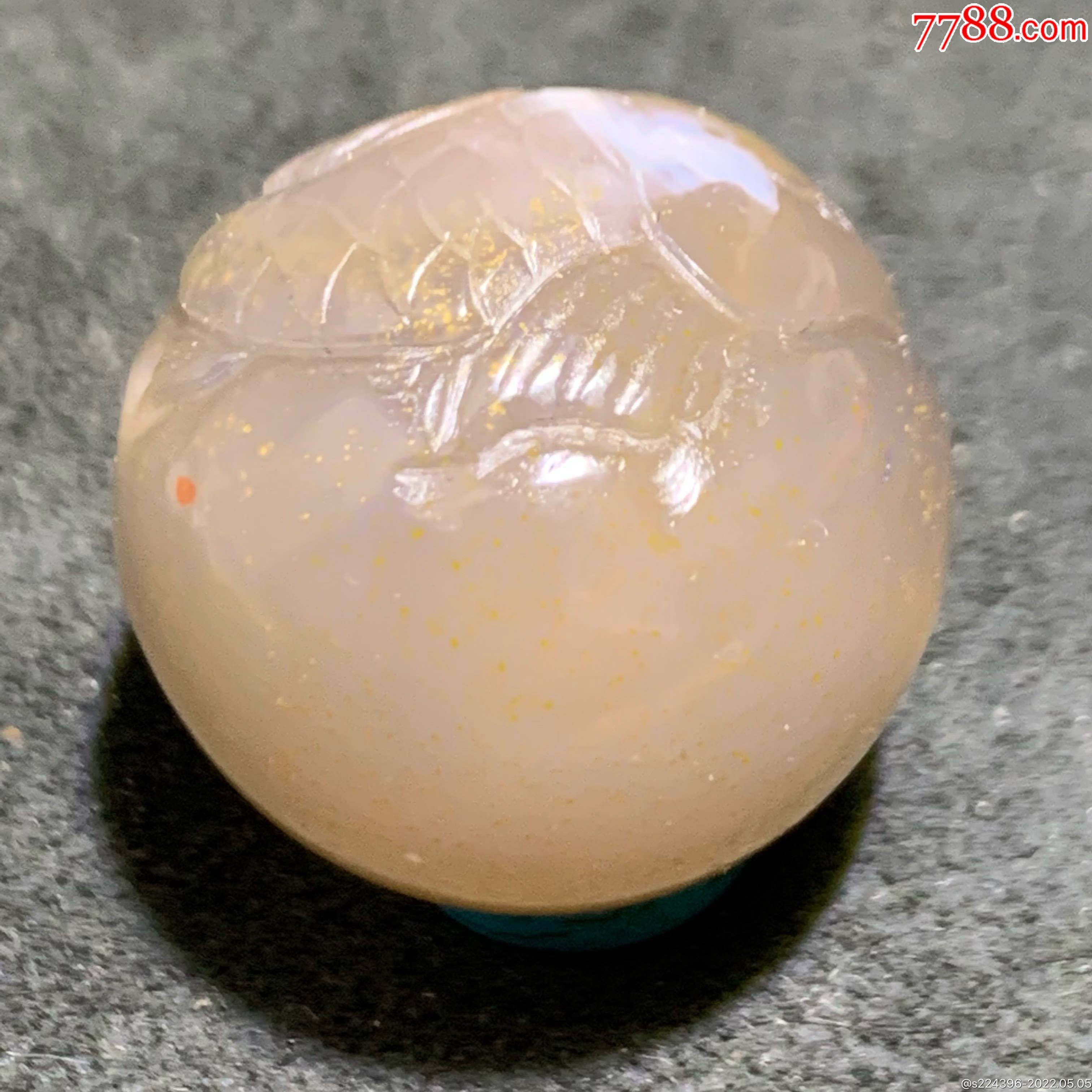 精美高润度冻料飘金沙鸡油黄蒙料战国红雕刻富贵有鱼珠子一颗