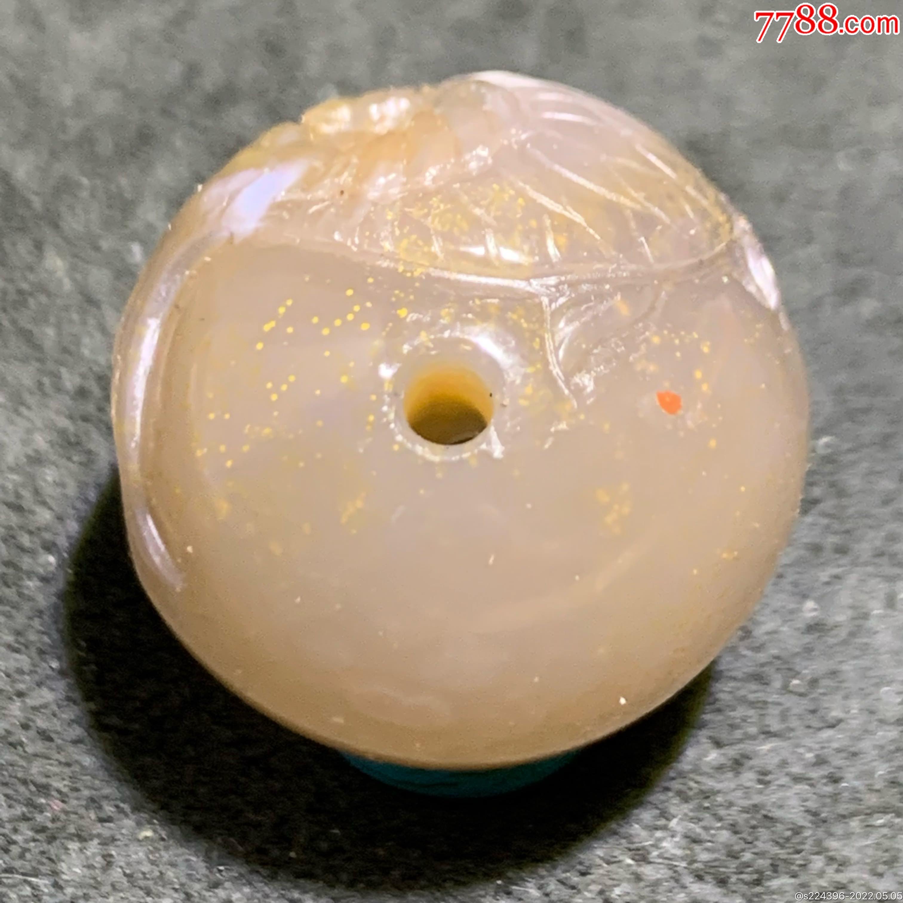 精美高润度冻料飘金沙鸡油黄蒙料战国红雕刻富贵有鱼珠子一颗