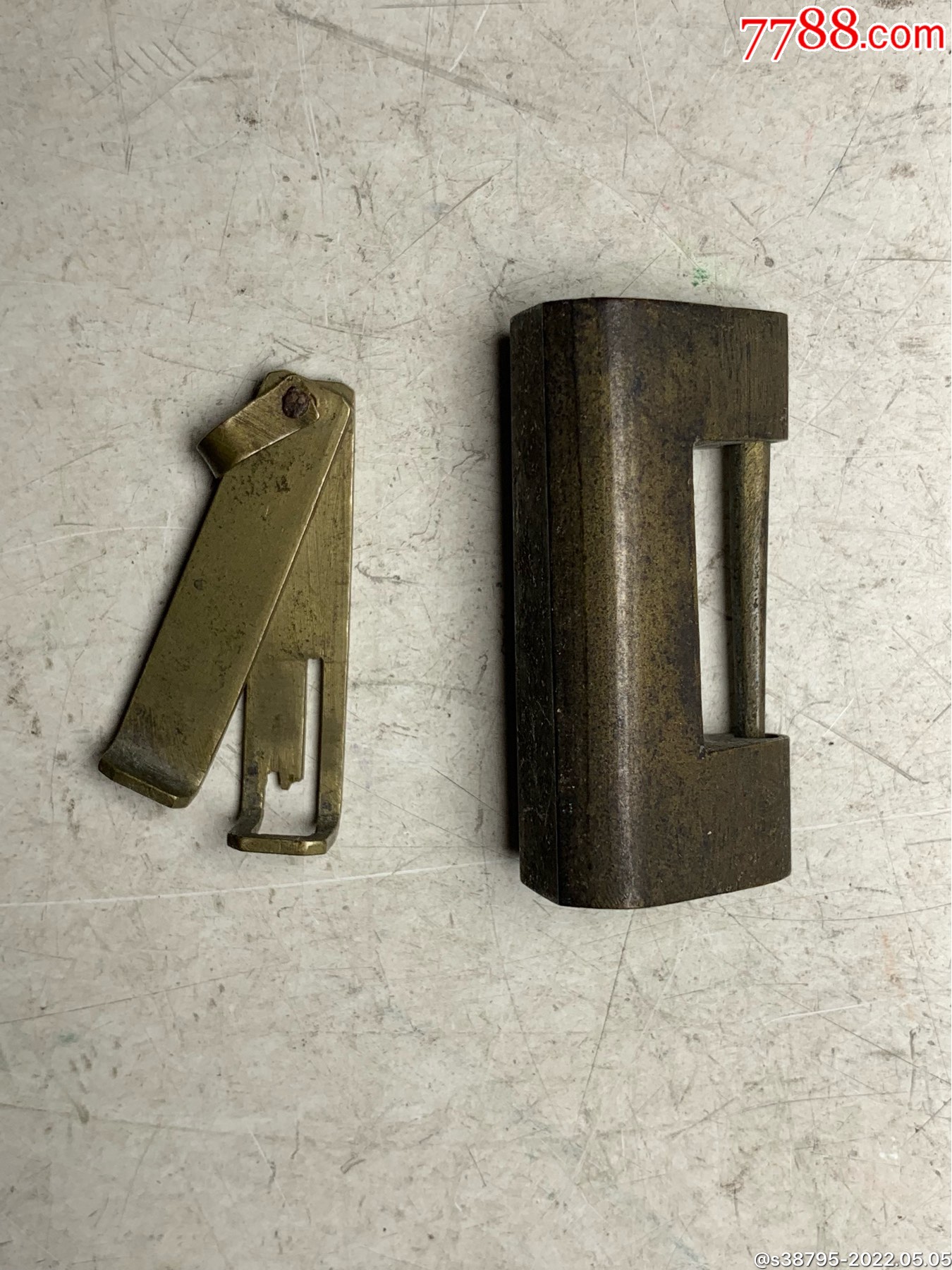 小巧的清末黄铜锁原配钥匙