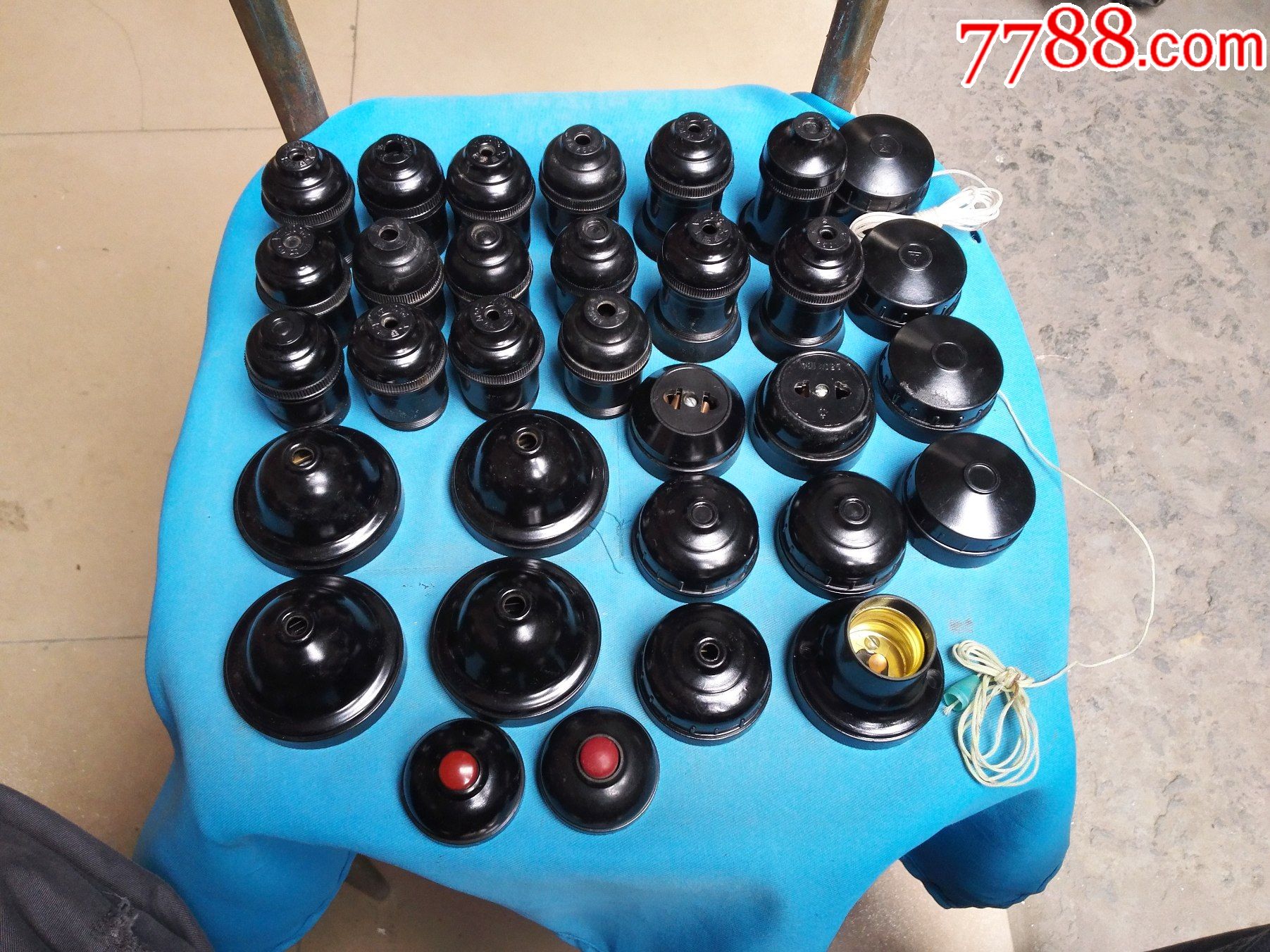 老胶木灯头插座开关一组32个合售