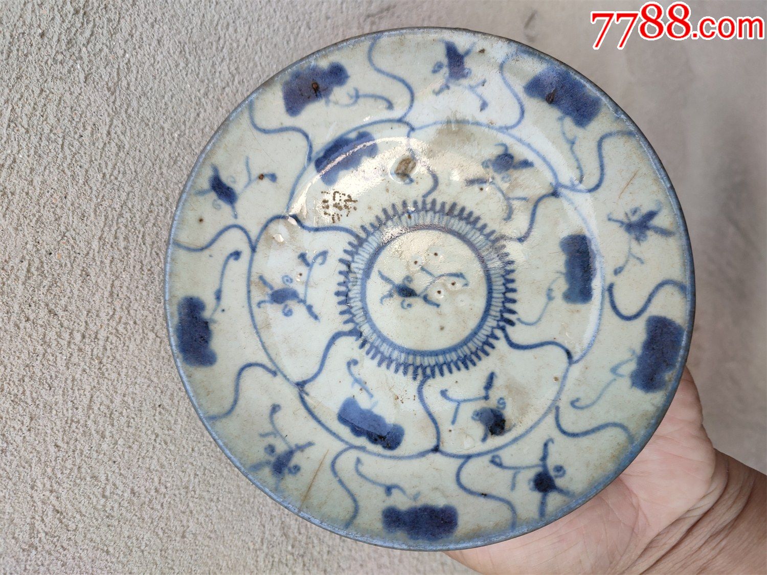 冲线如图所示的青花瓷器盘子直径16厘米