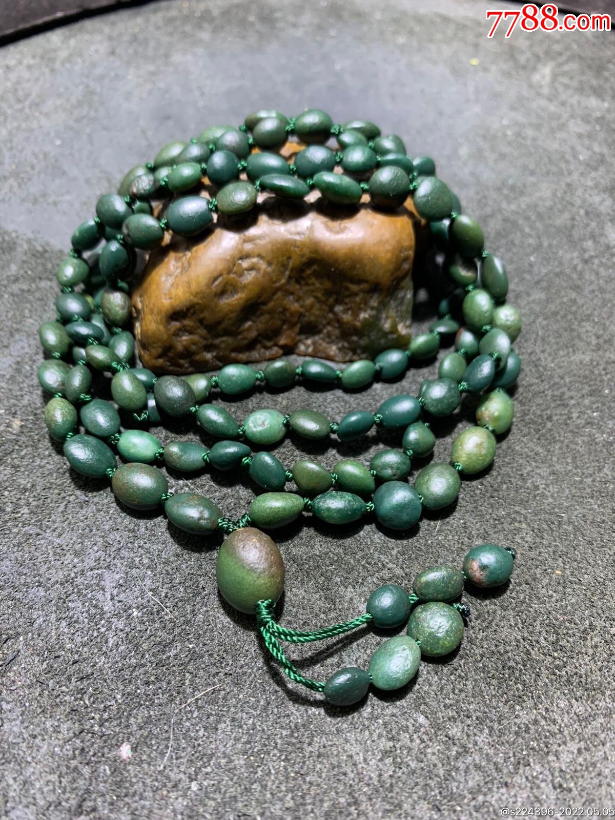 精美戈壁绿碧玉原石108项链一条