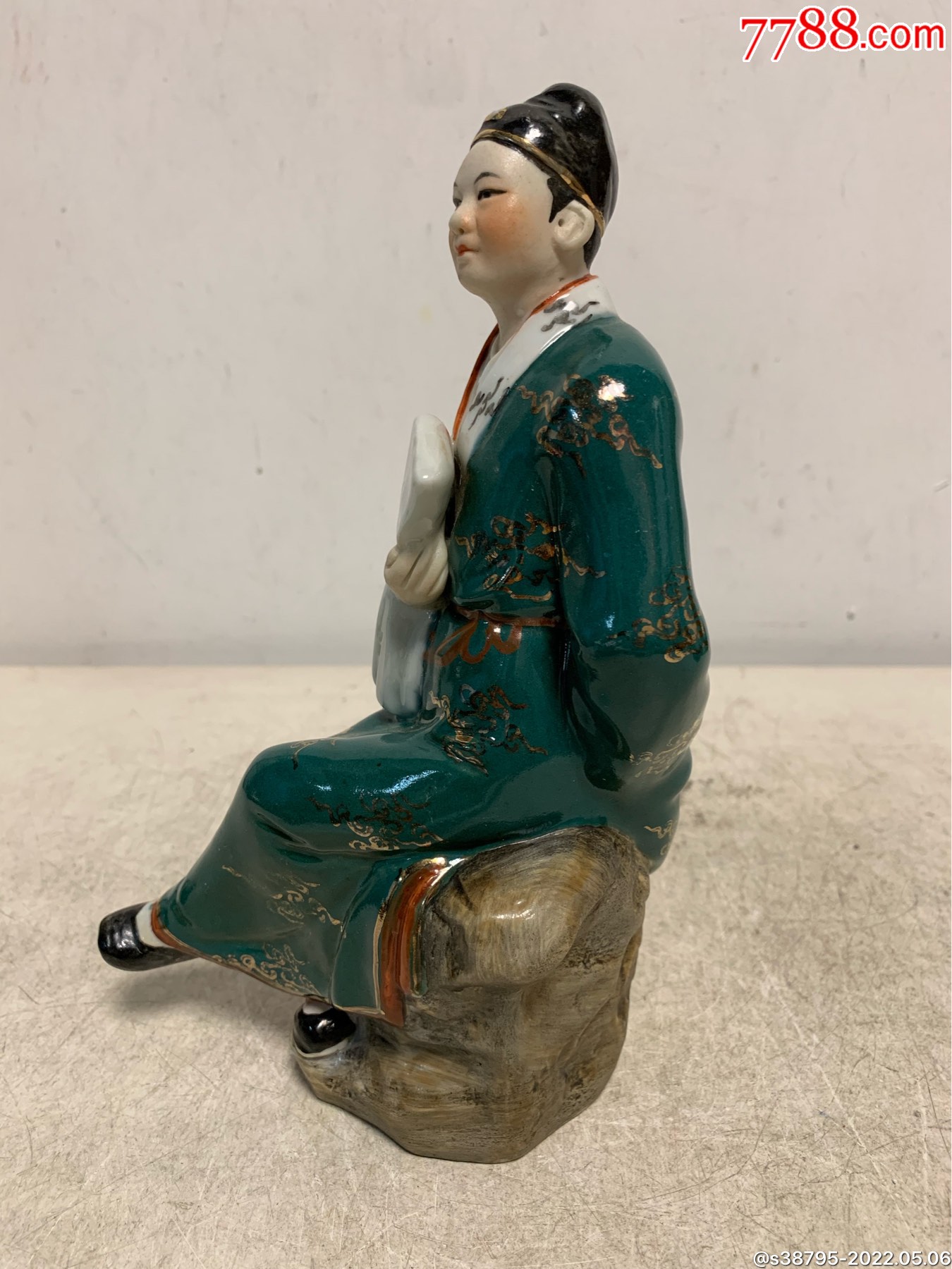 七十年代景德镇雕塑瓷厂色釉粉彩描金人物瓷像摆件