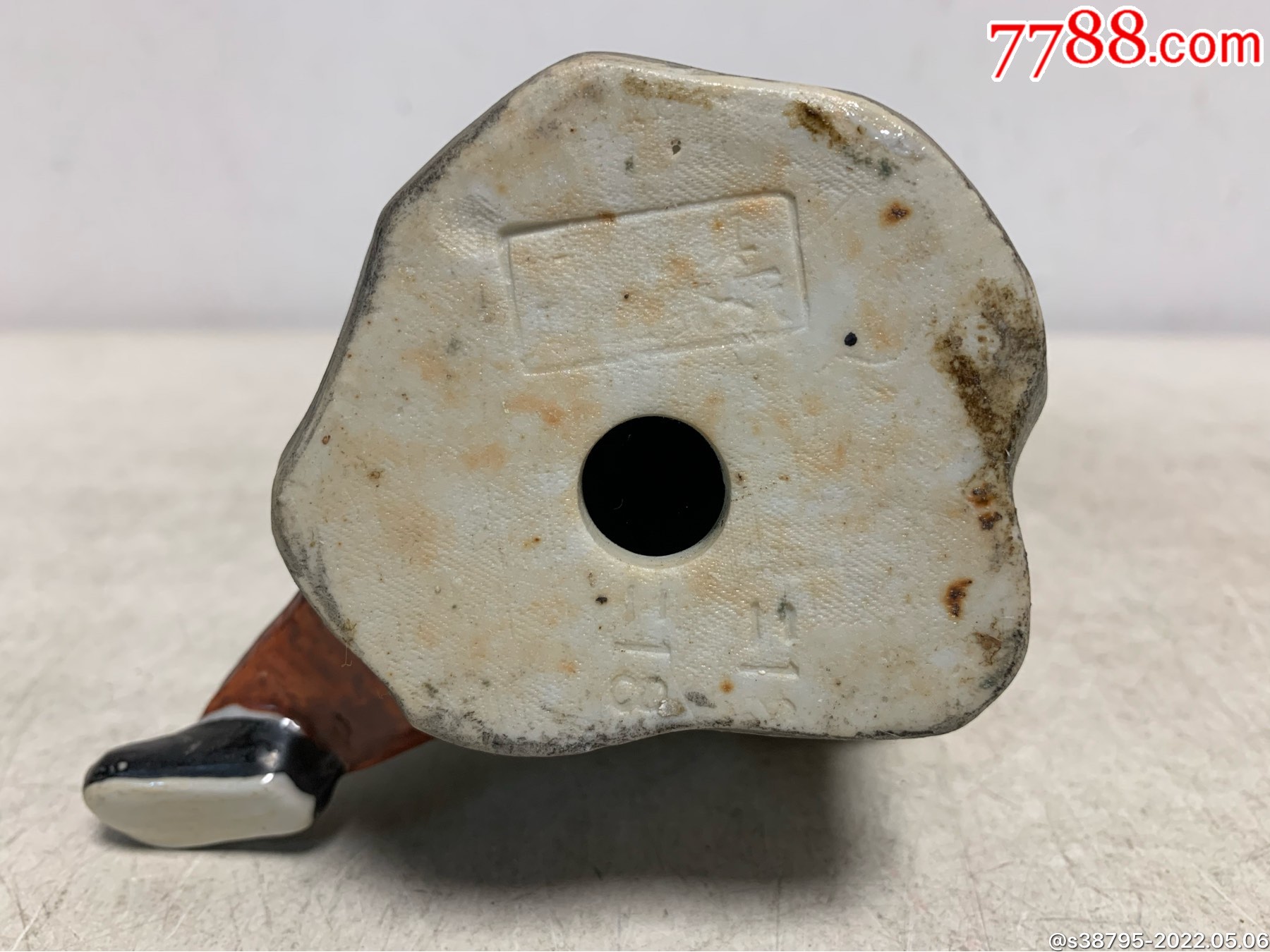 七十年代景德镇雕塑瓷厂色釉粉彩描金人物瓷像摆件