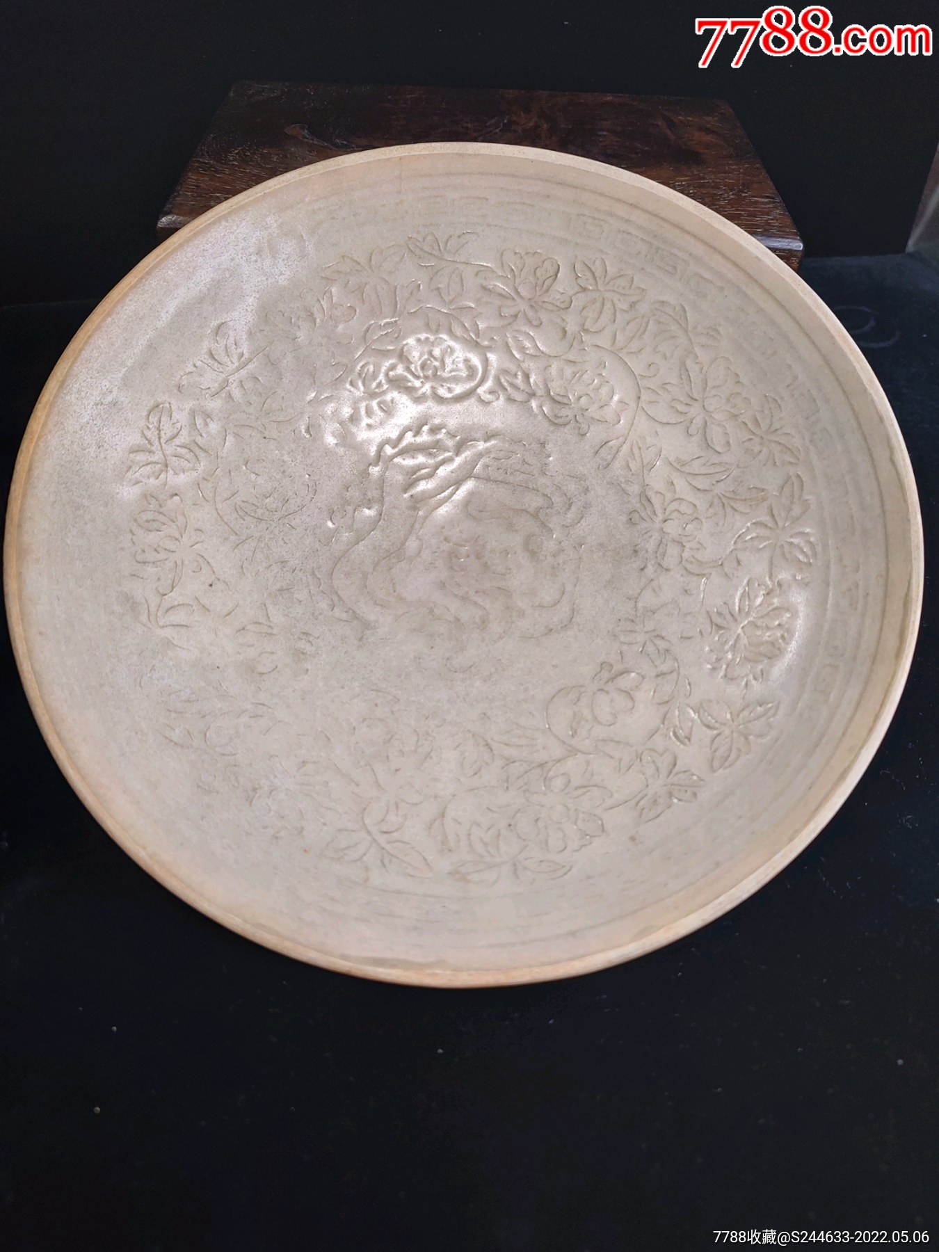 南定印模刻花碗